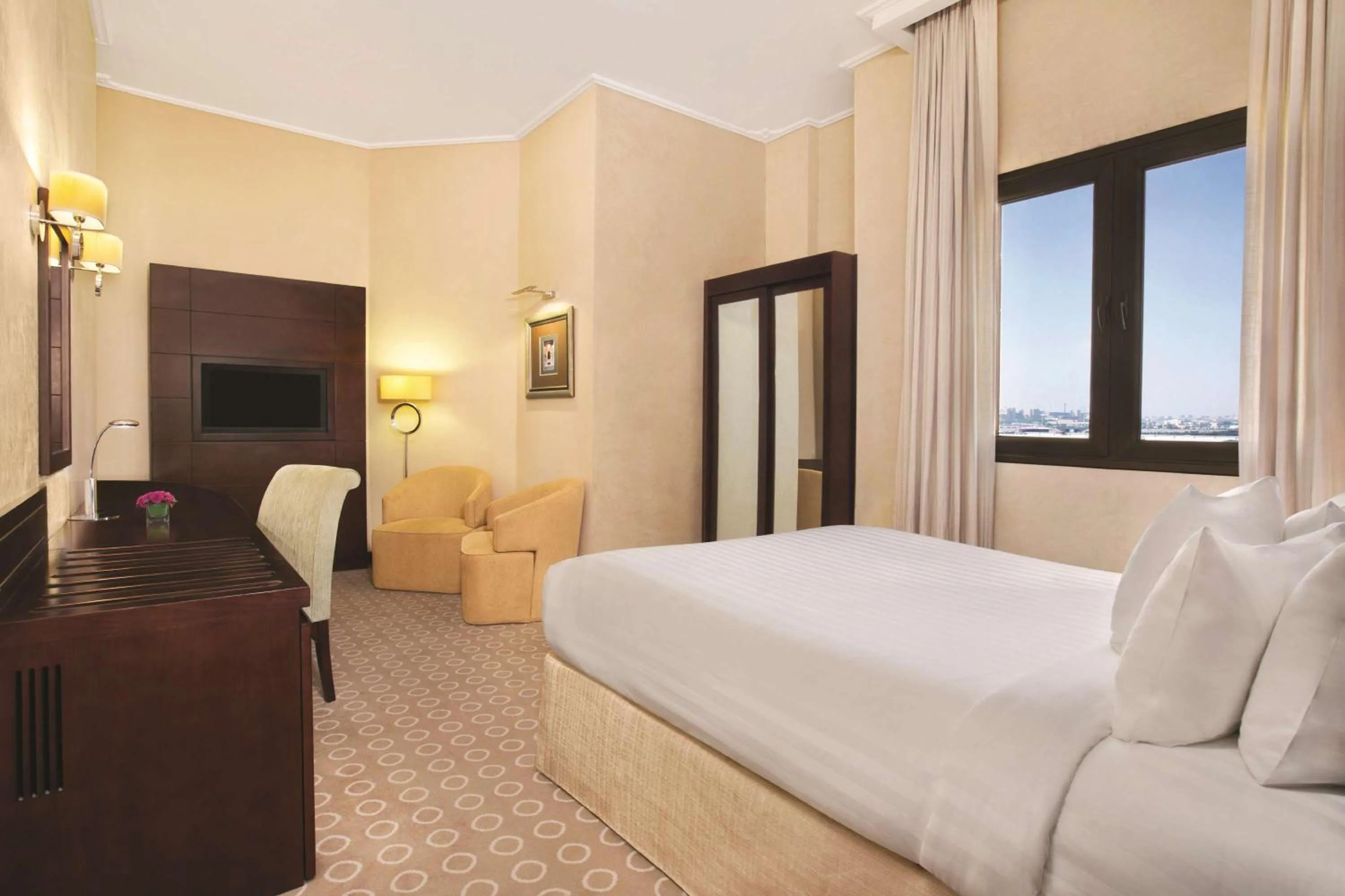 Bedroom, Bed in DoubleTree by Hilton Dhahran