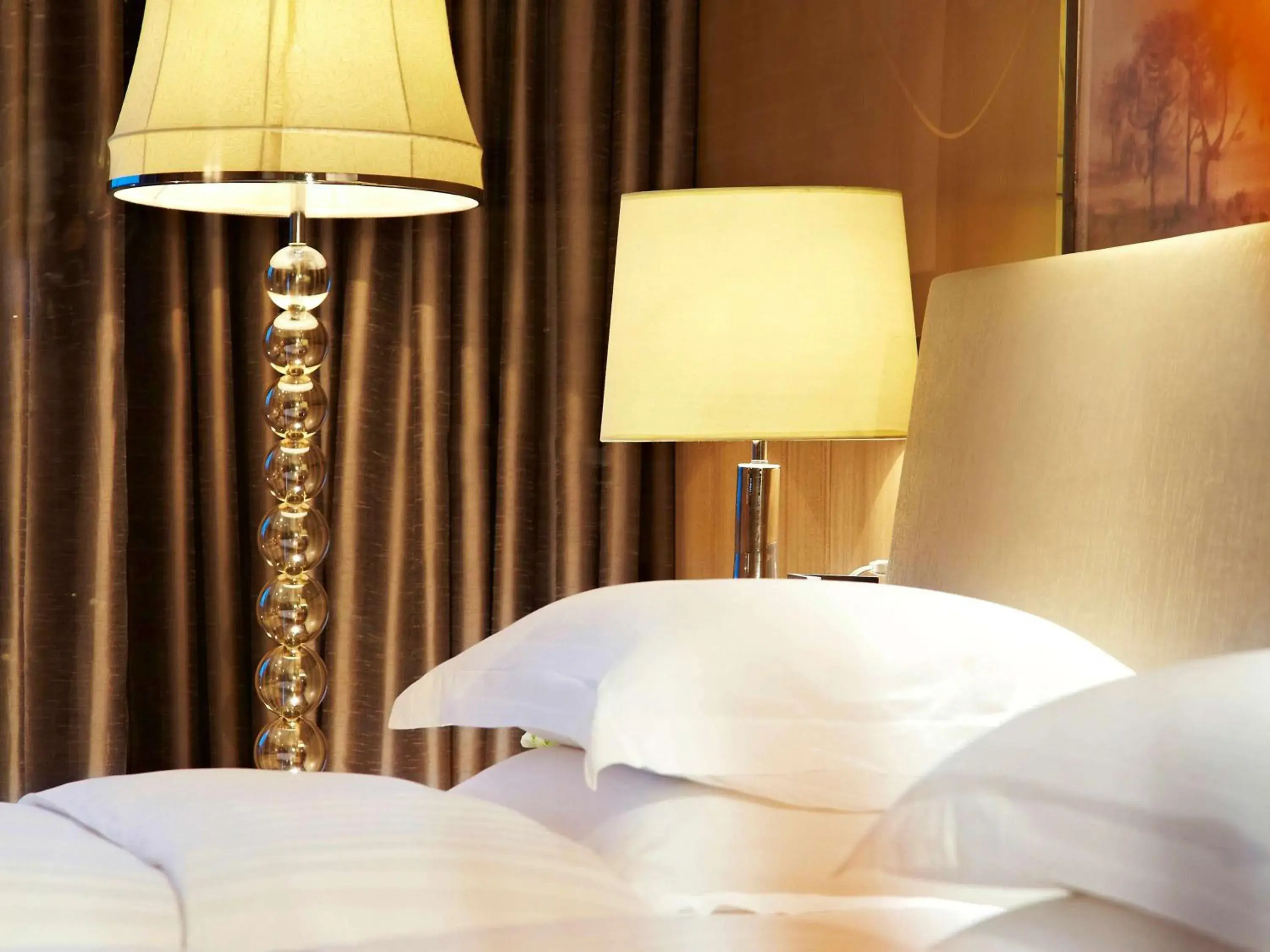 Superior King Room with Lake View in Pullman Xiamen Powerlong Superior King Room with Lake View in Pullman Xiamen Powerlong