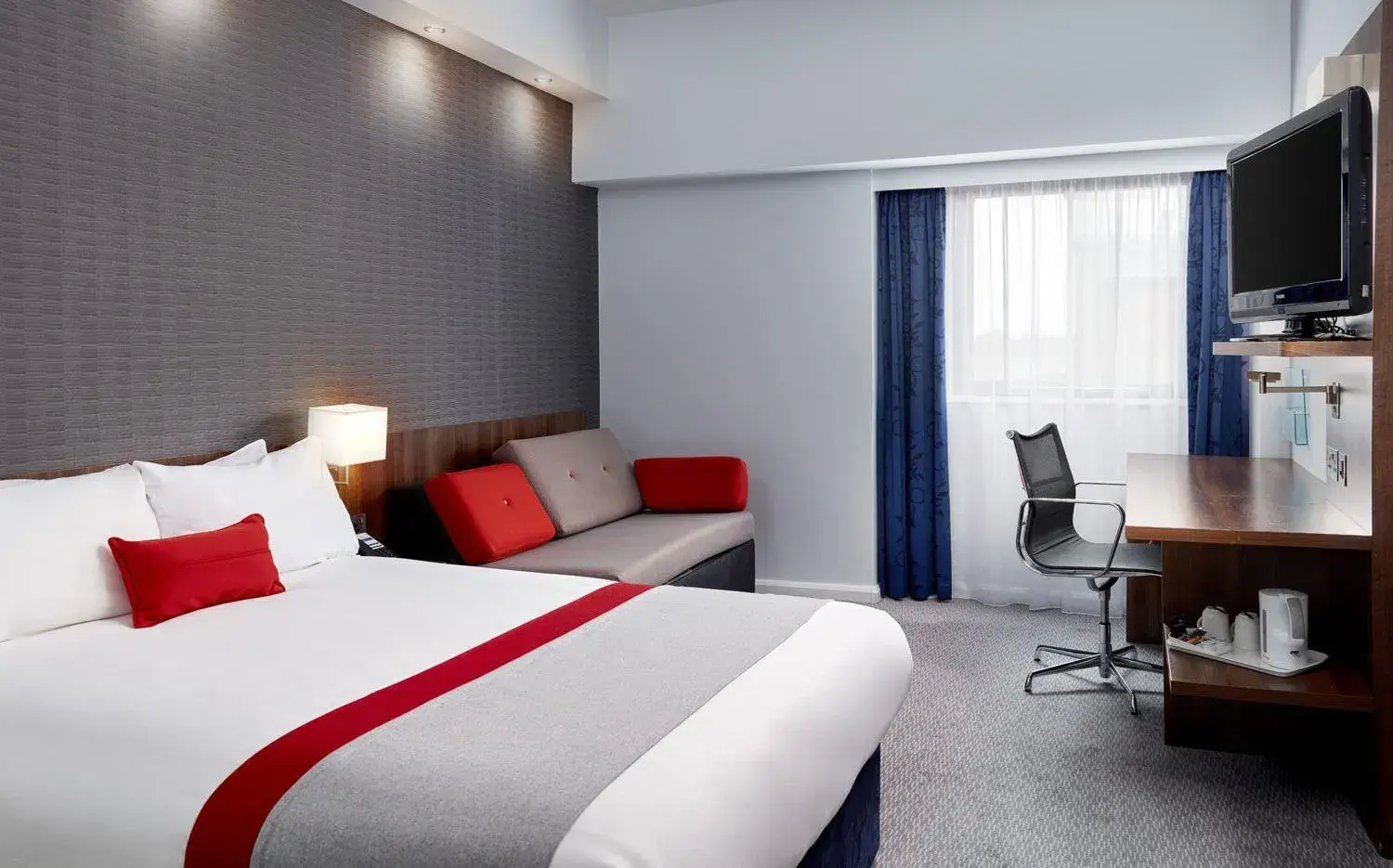 Standard Double Room with Sofa Bed and Free Hot Breakfast in Holiday Inn Express Belfast City, an IHG Hotel Standard Double Room with Sofa Bed and Free Hot Breakfast in Holiday Inn Express Belfast City, an IHG Hotel