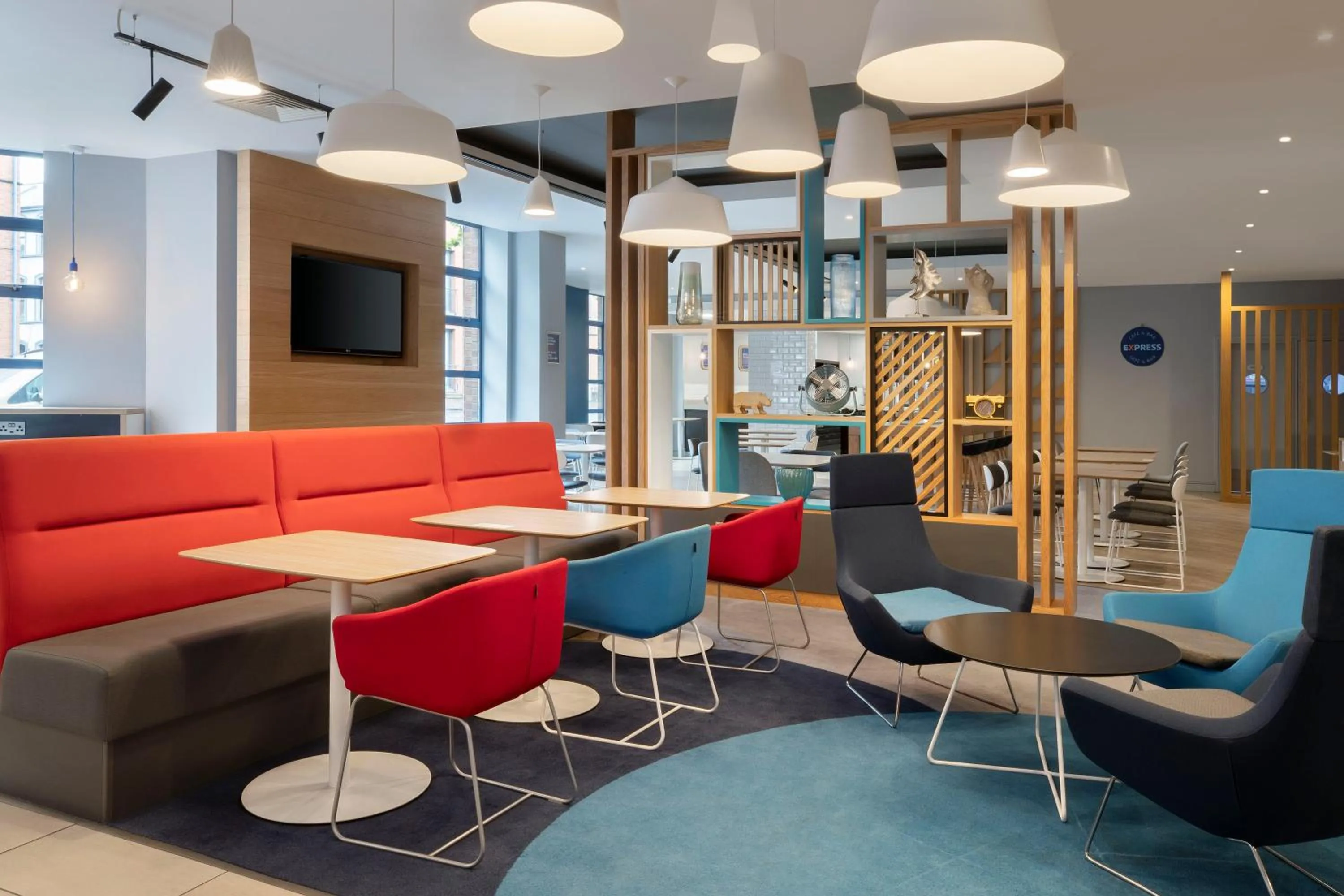 Lobby or reception in Holiday Inn Express Belfast City by IHG