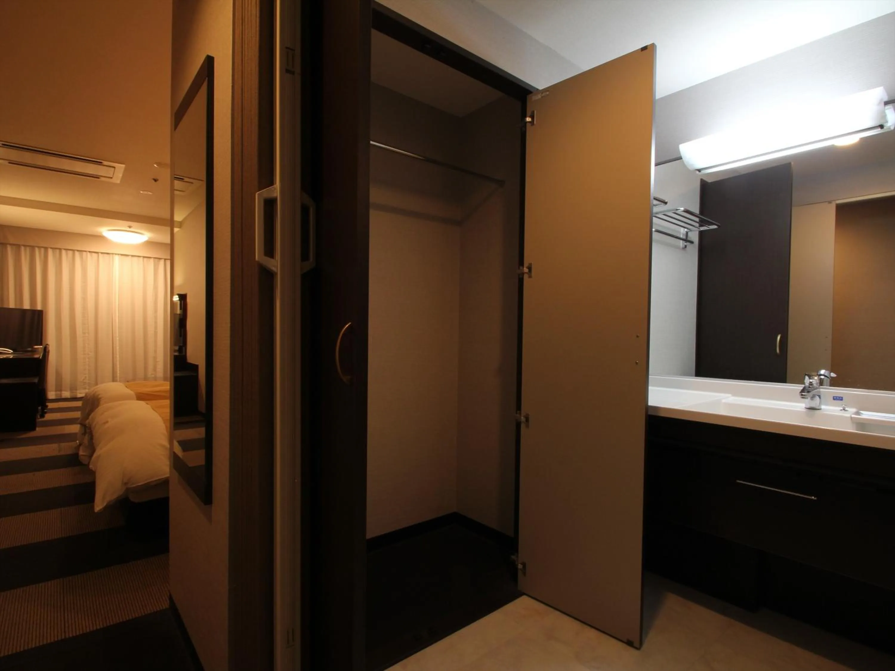 Photo of the whole room in APA Hotel Tottori Ekimae Minami