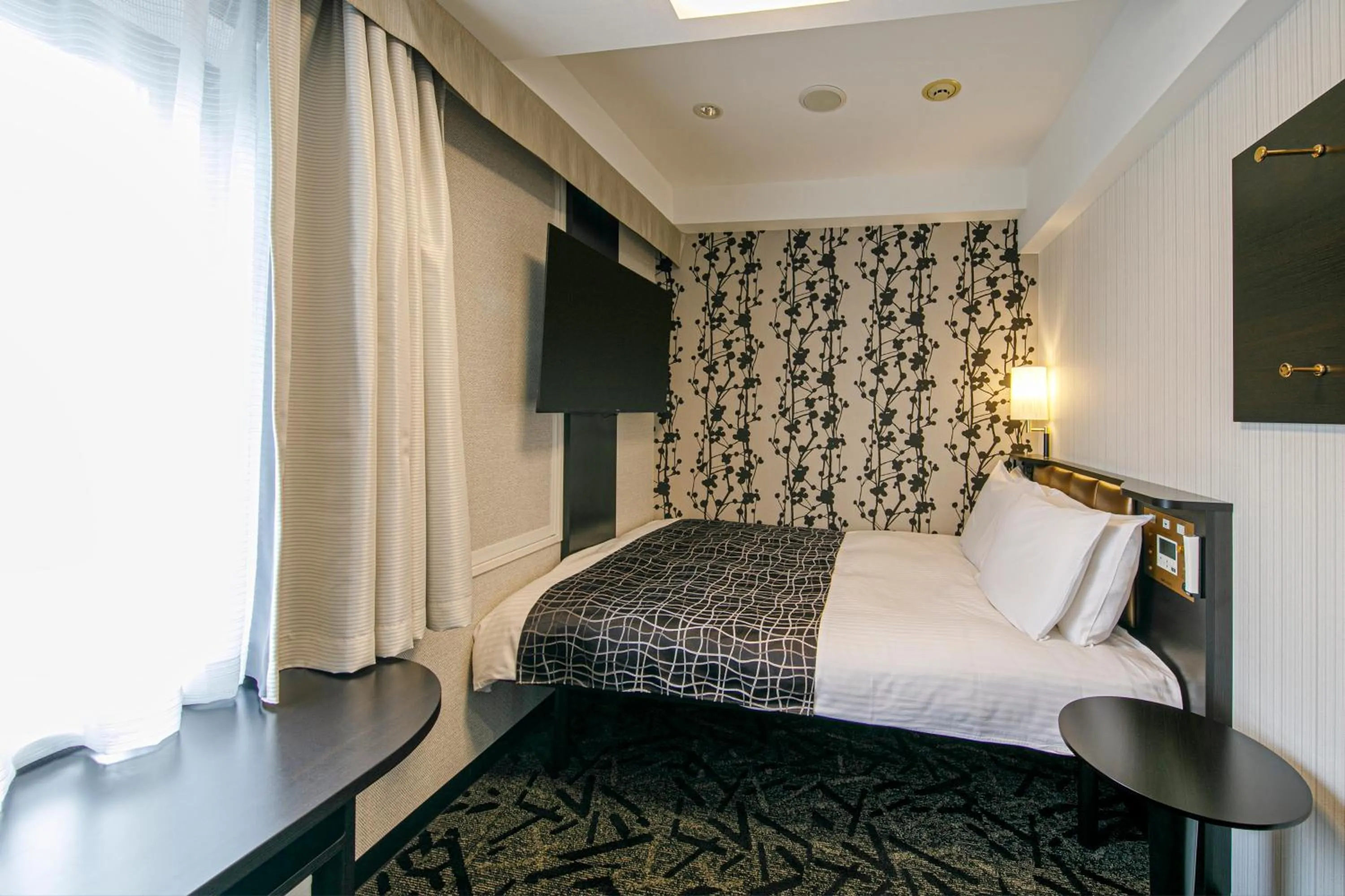 Photo of the whole room, Bed in APA Hotel Nagoya Marunouchi Ekimae