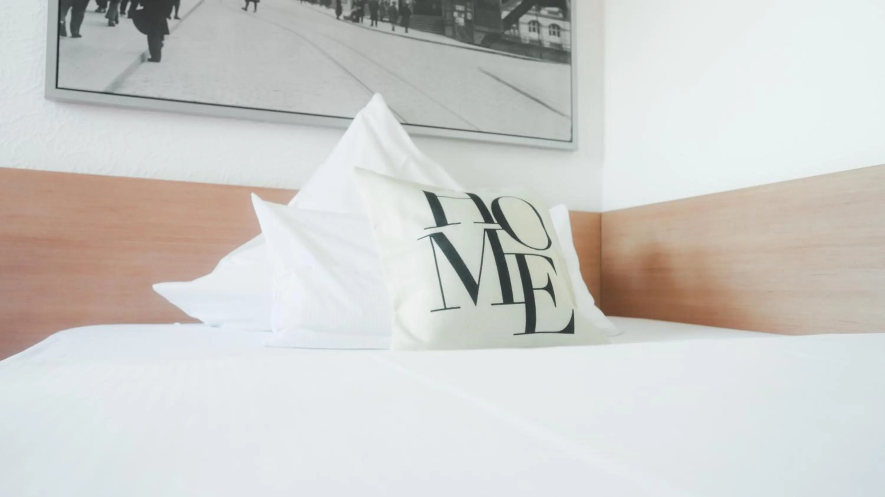 Bedroom, Bed in Hotel König