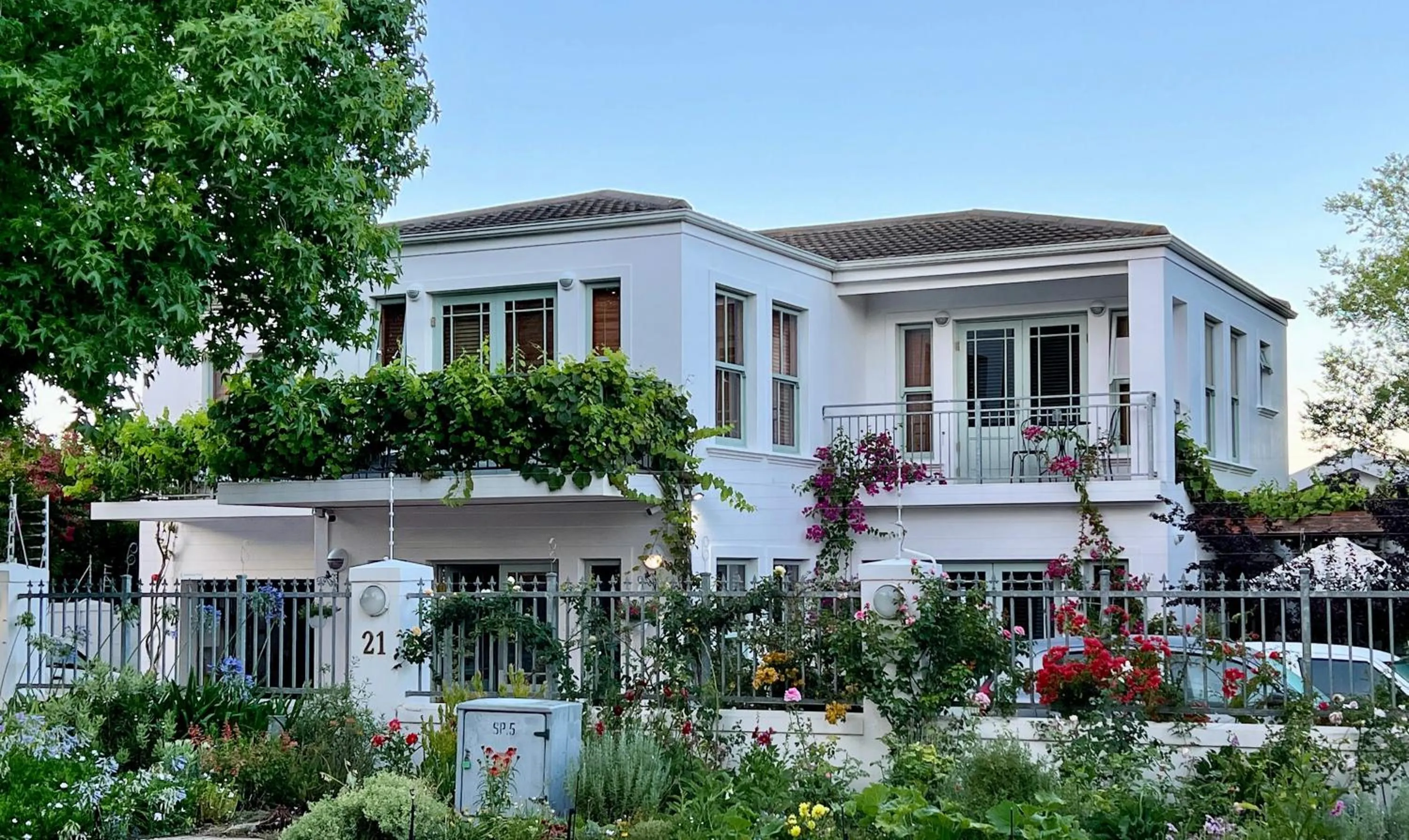 Property building in Penelope's Stellenbosch