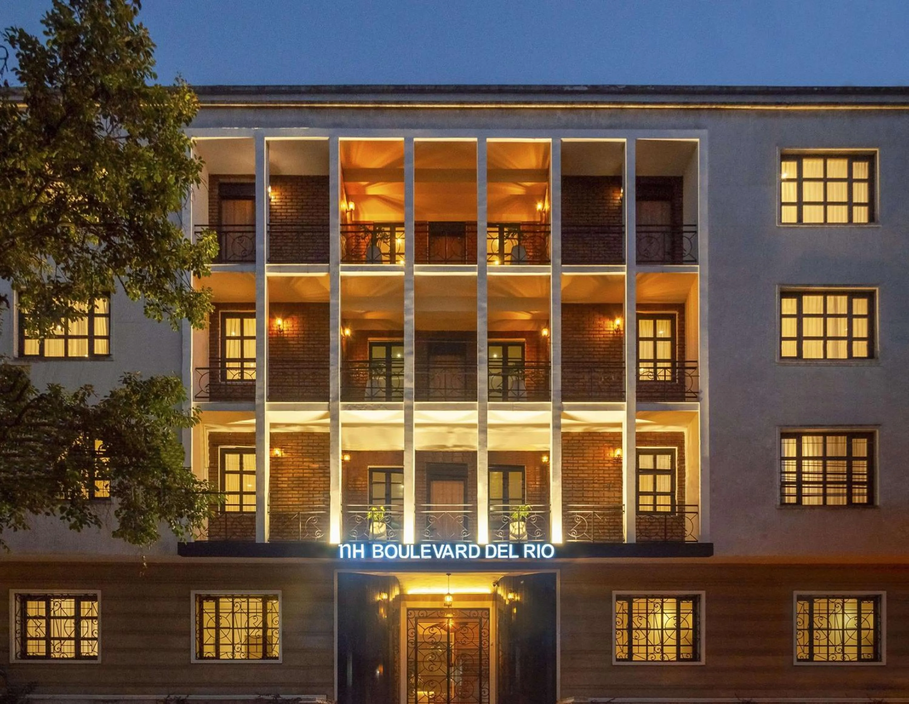 Facade/entrance in NH Boulevard del Río Cali