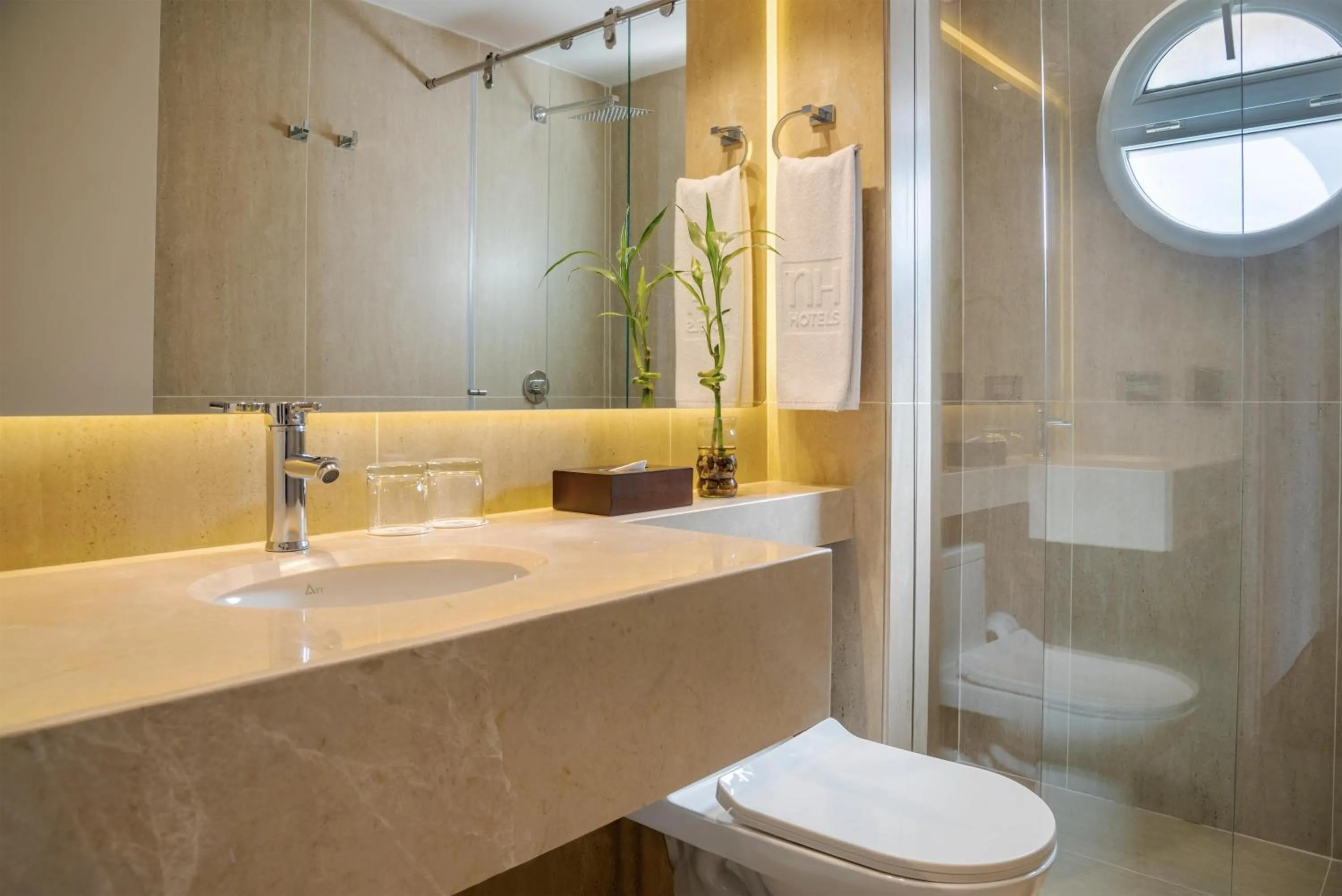 Bathroom in NH Boulevard del Río Cali