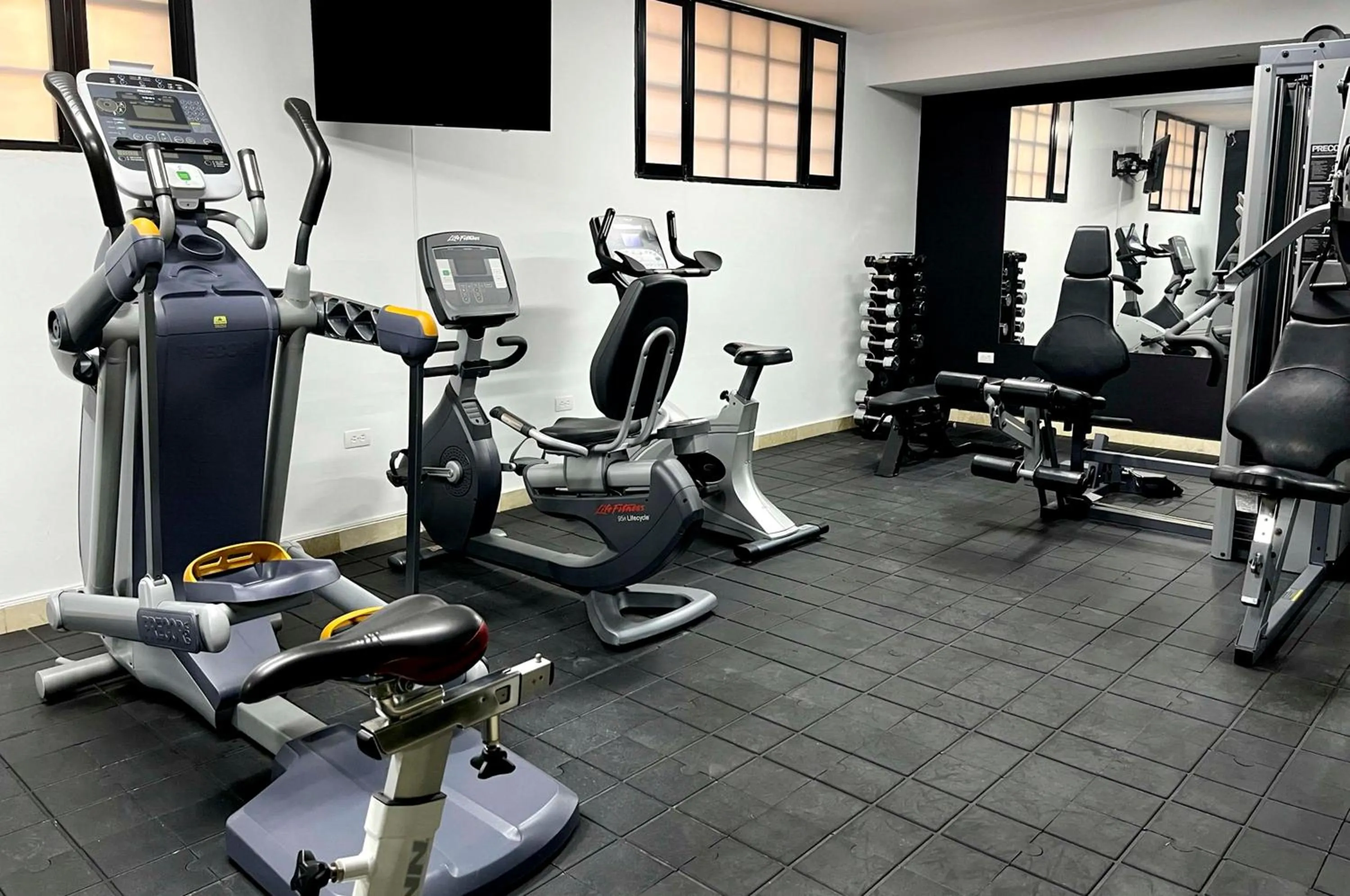 Fitness centre/facilities in NH Boulevard del Río Cali