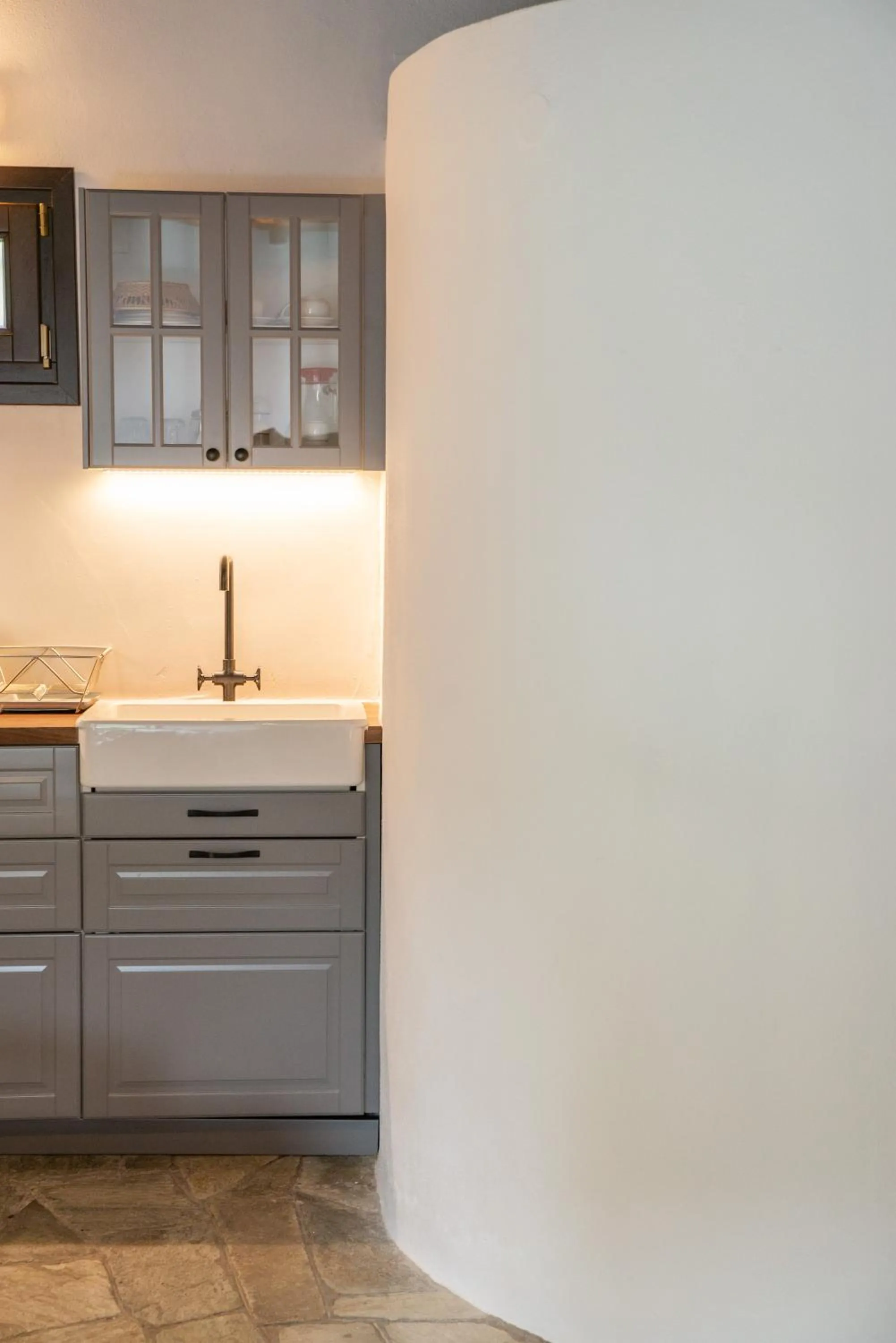 Kitchen or kitchenette in Aeolos Hotel & Villas - Pelion