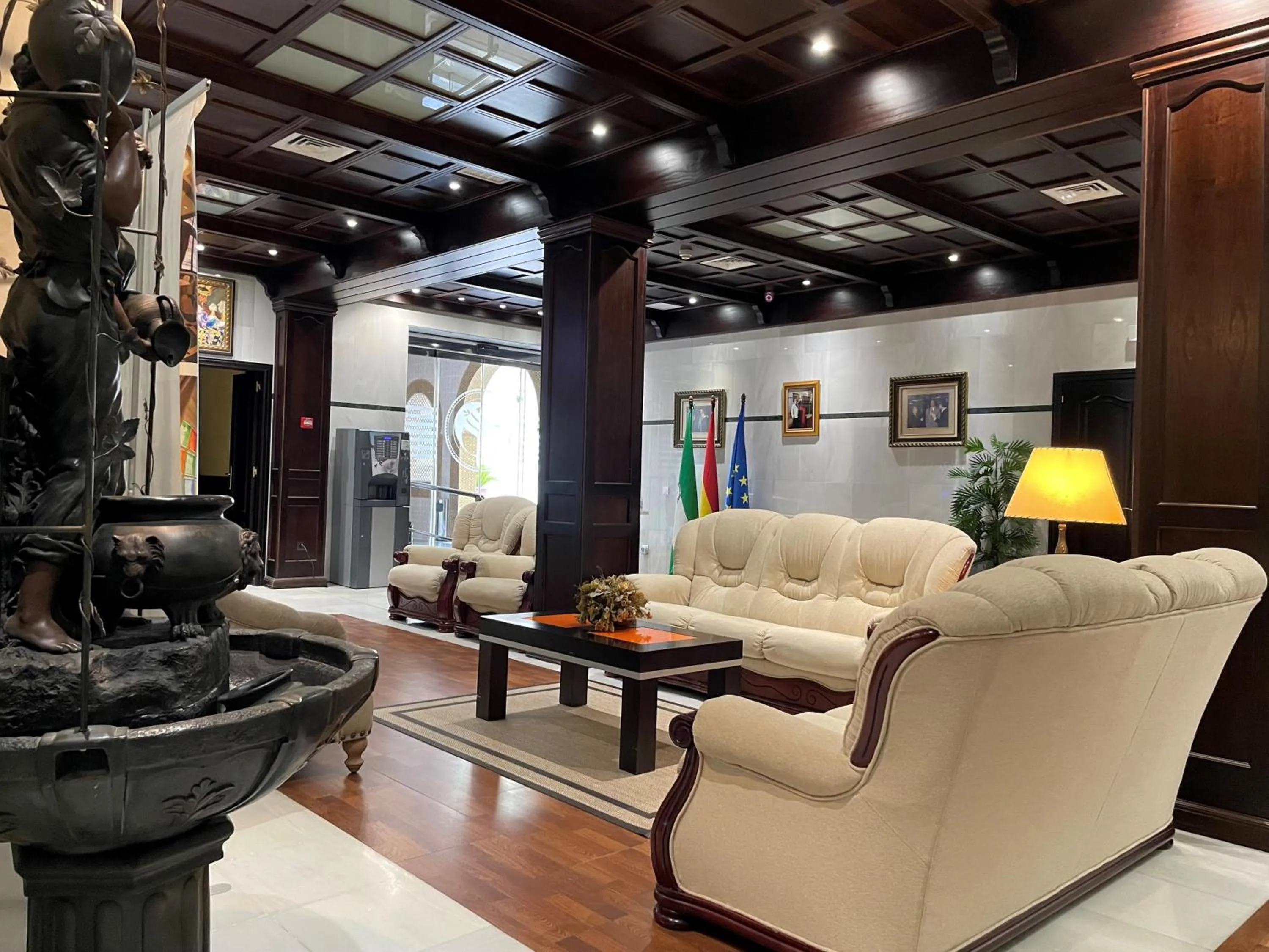 Communal lounge/ TV room in Hotel Las Acacias