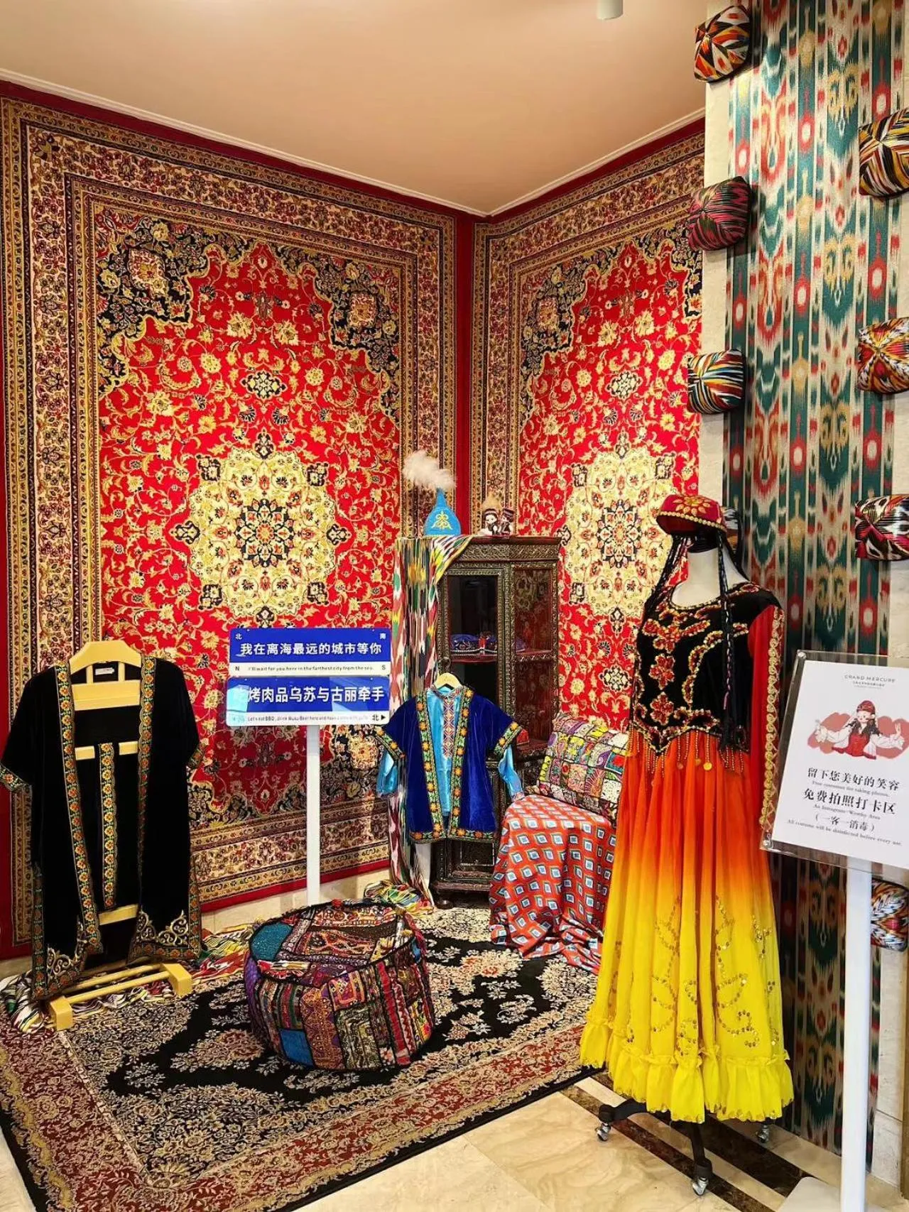 Lobby or reception in Grand Mercure Hotel Hualing