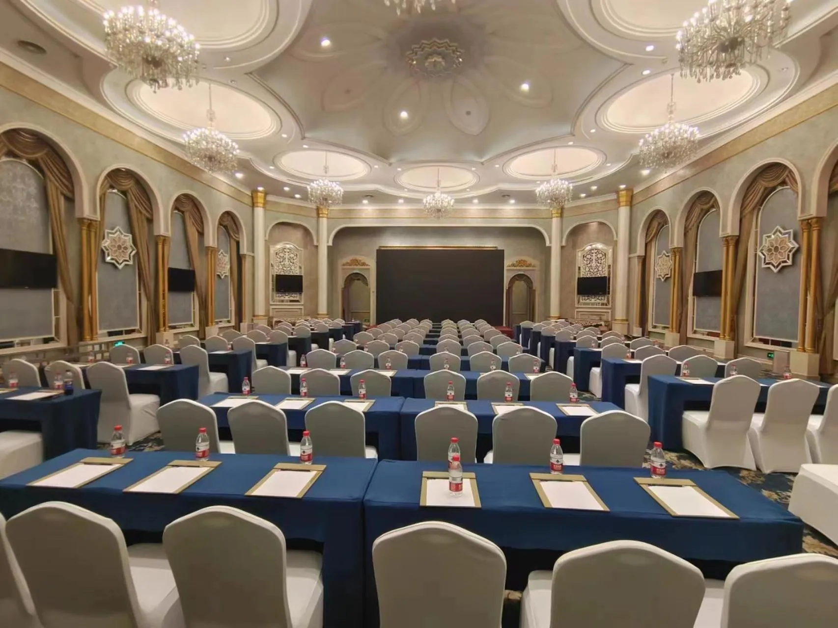 Banquet/Function facilities in Grand Mercure Hotel Hualing
