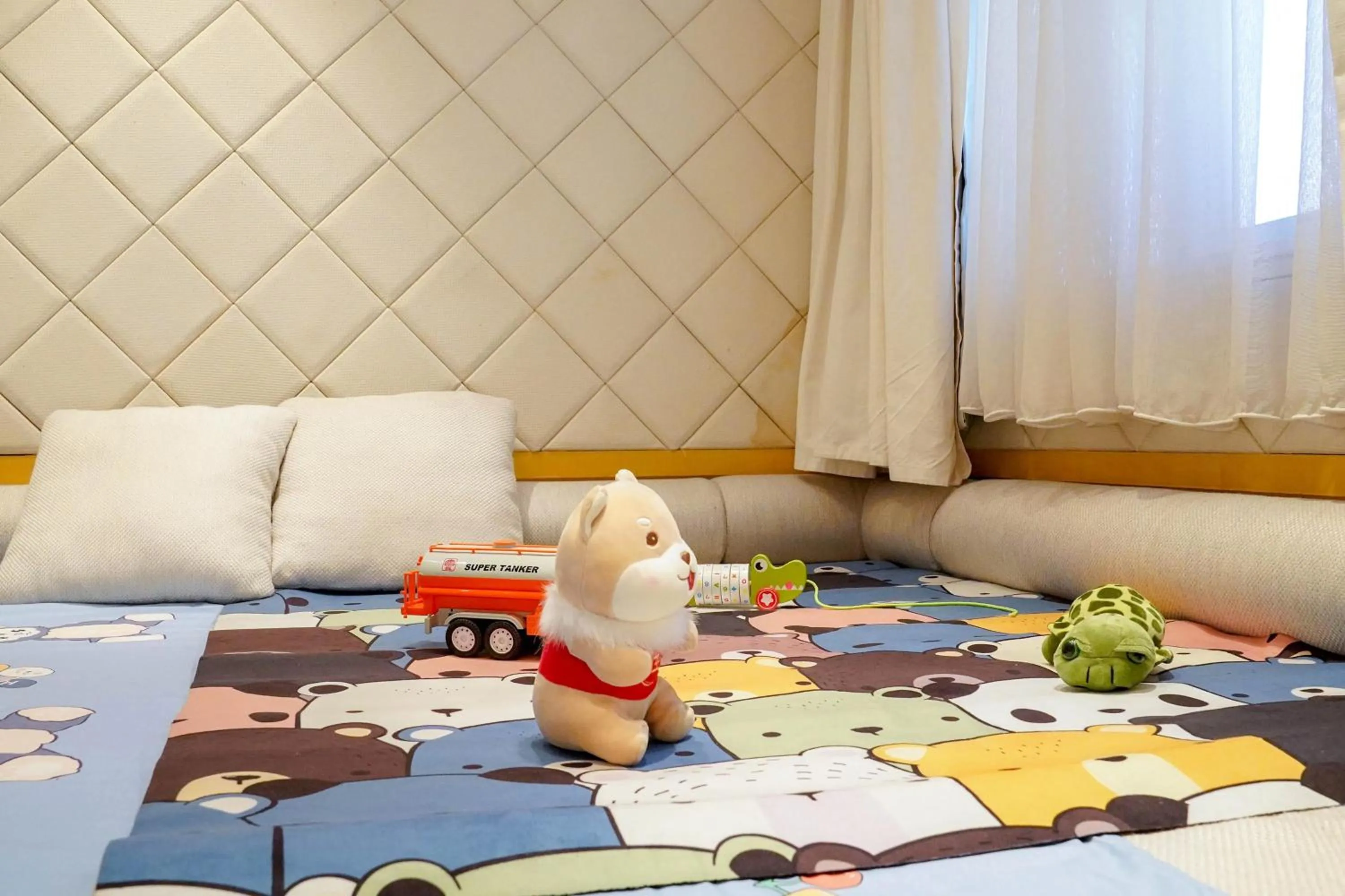 Bed in Grand Mercure Hotel Hualing