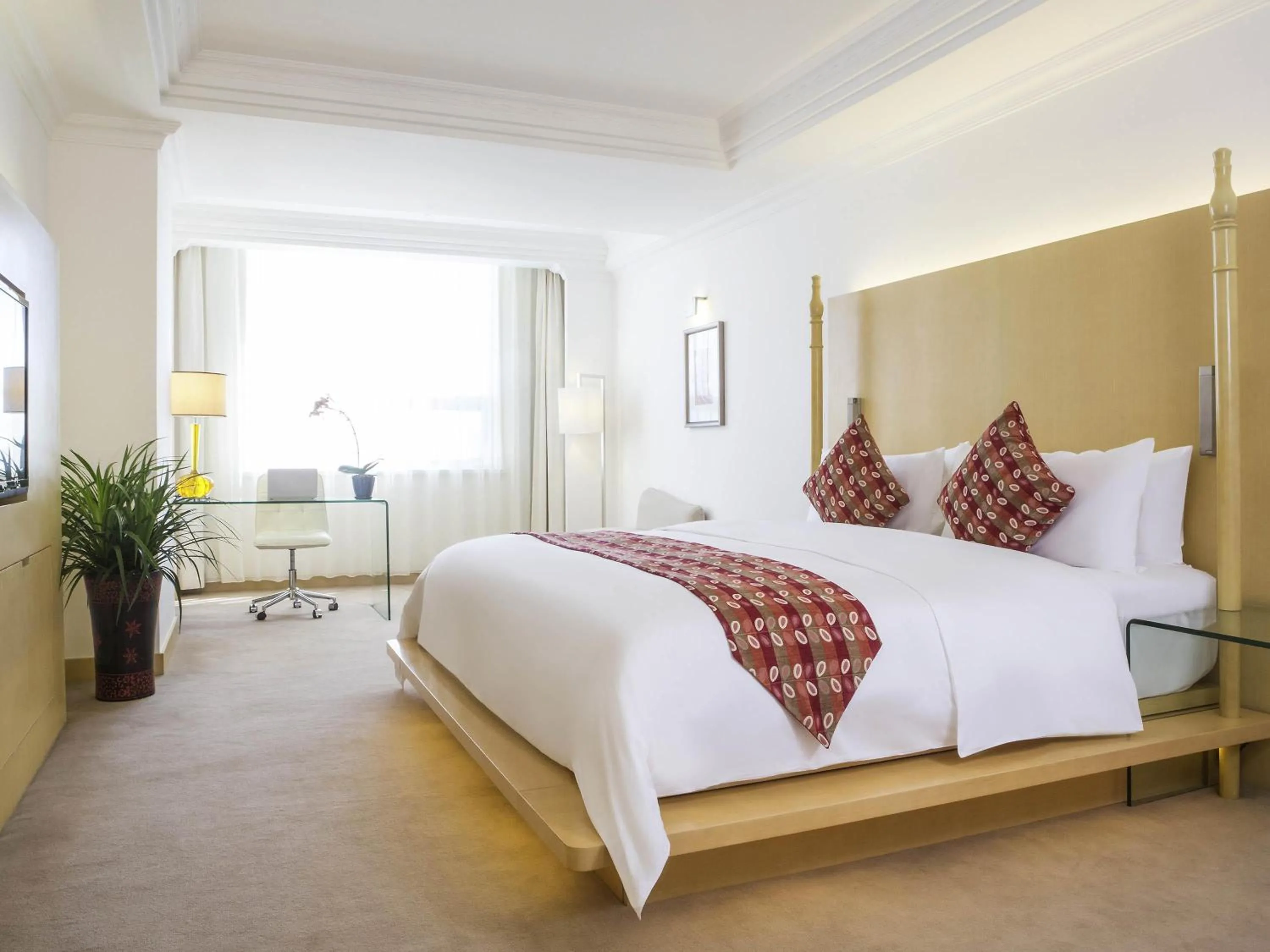 Bedroom, Bed in Grand Mercure Hotel Hualing