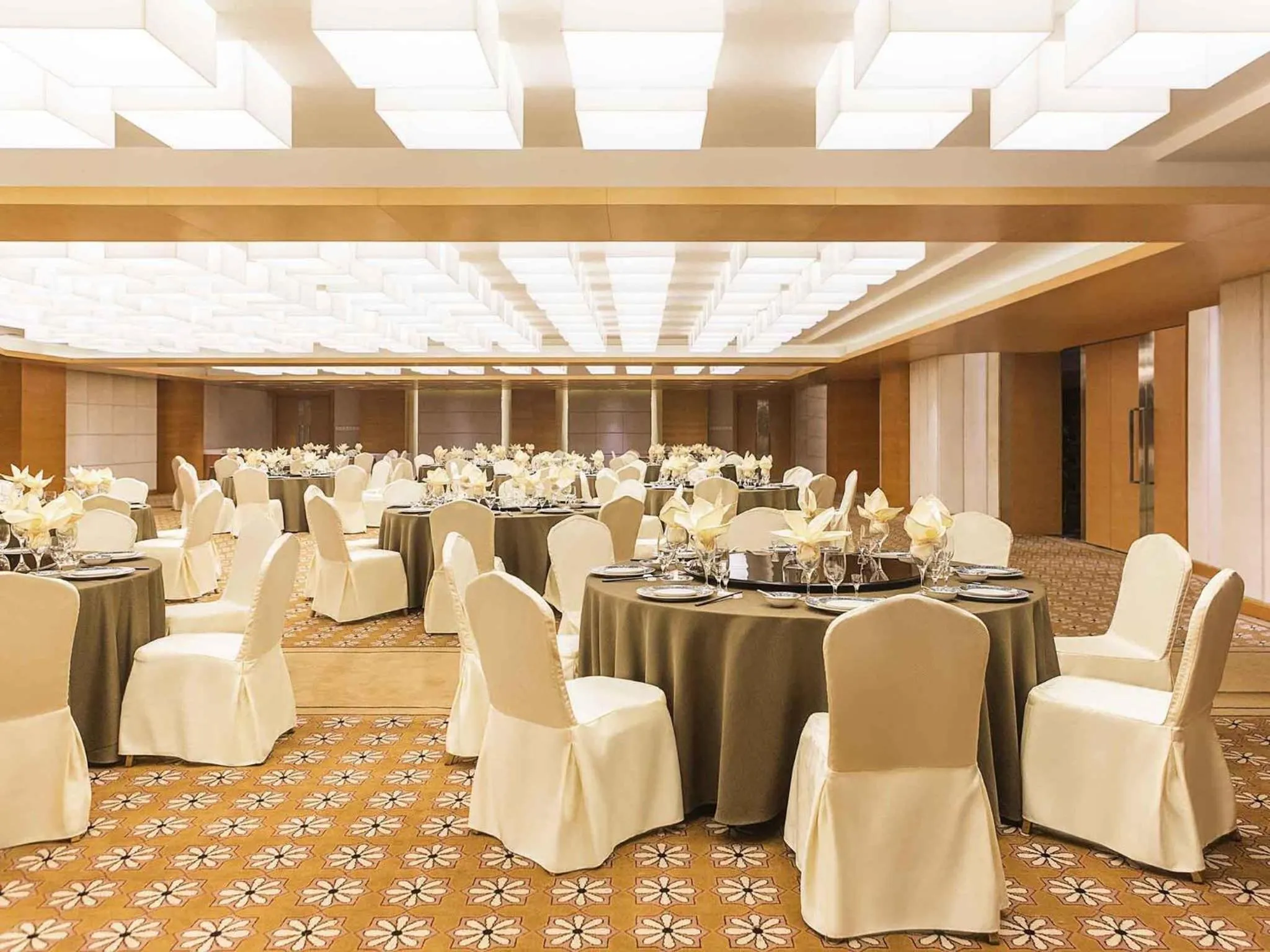 Meeting/conference room in Grand Mercure Hotel Hualing