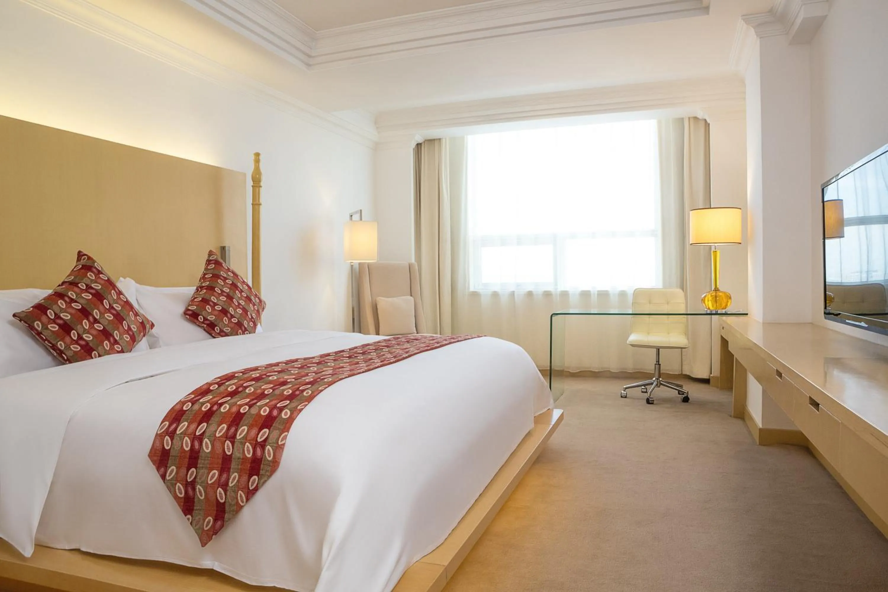 Photo of the whole room, Bed in Grand Mercure Hotel Hualing