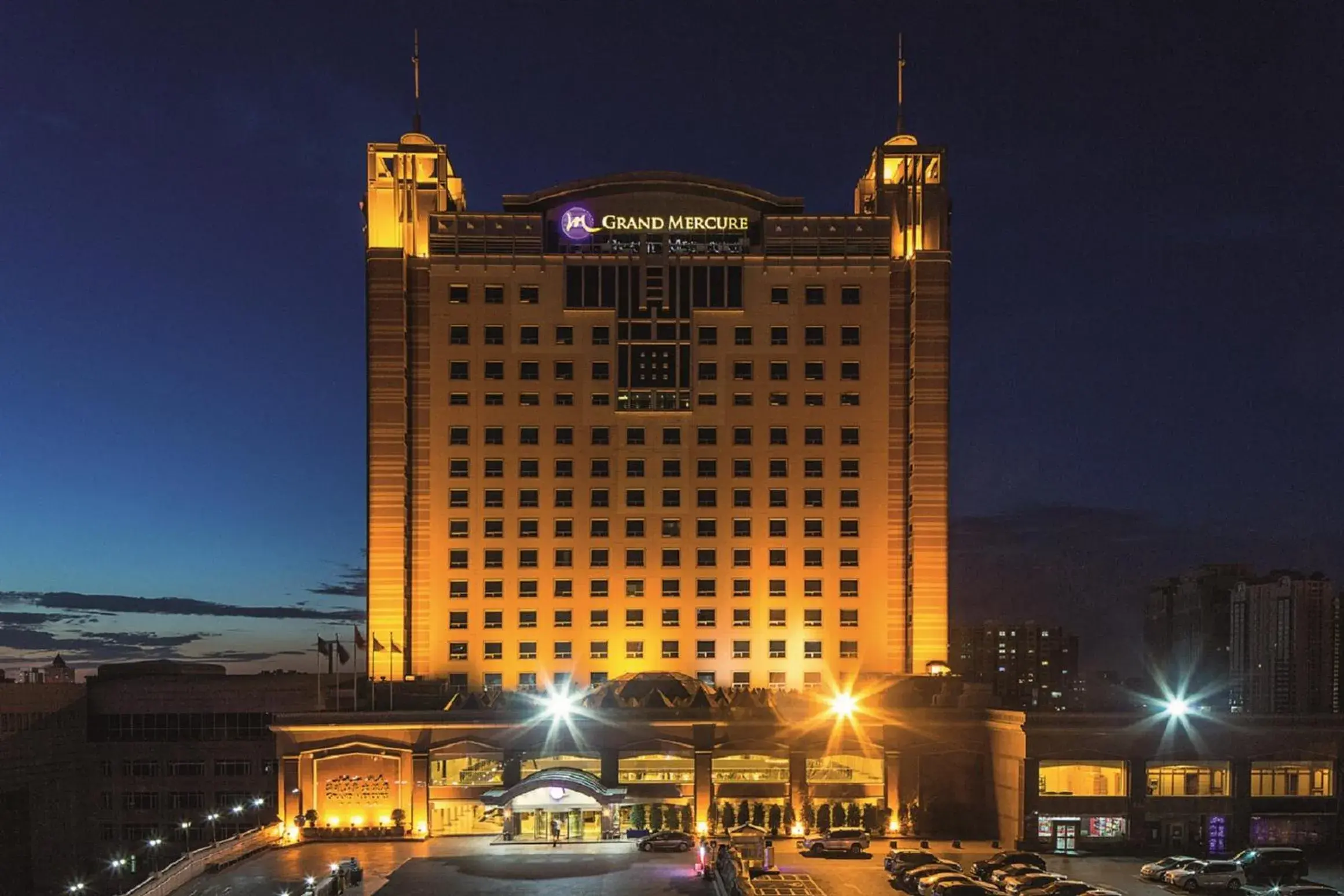 Facade/entrance, Property Building in Grand Mercure Urumqi Hualing Hotel Facade/entrance, Property Building in Grand Mercure Urumqi Hualing Hotel