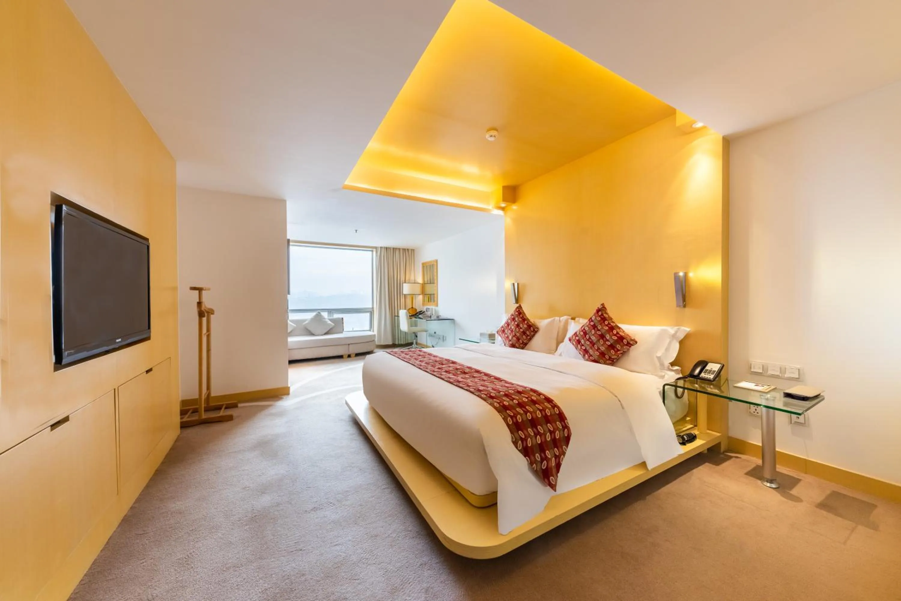 Communal lounge/ TV room, Bed in Grand Mercure Hotel Hualing