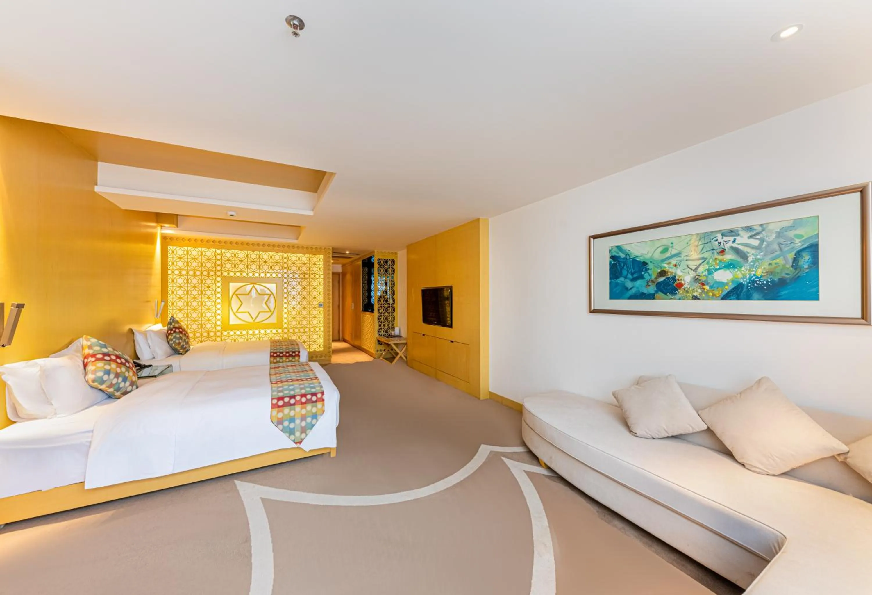 Photo of the whole room, Bed in Grand Mercure Hotel Hualing