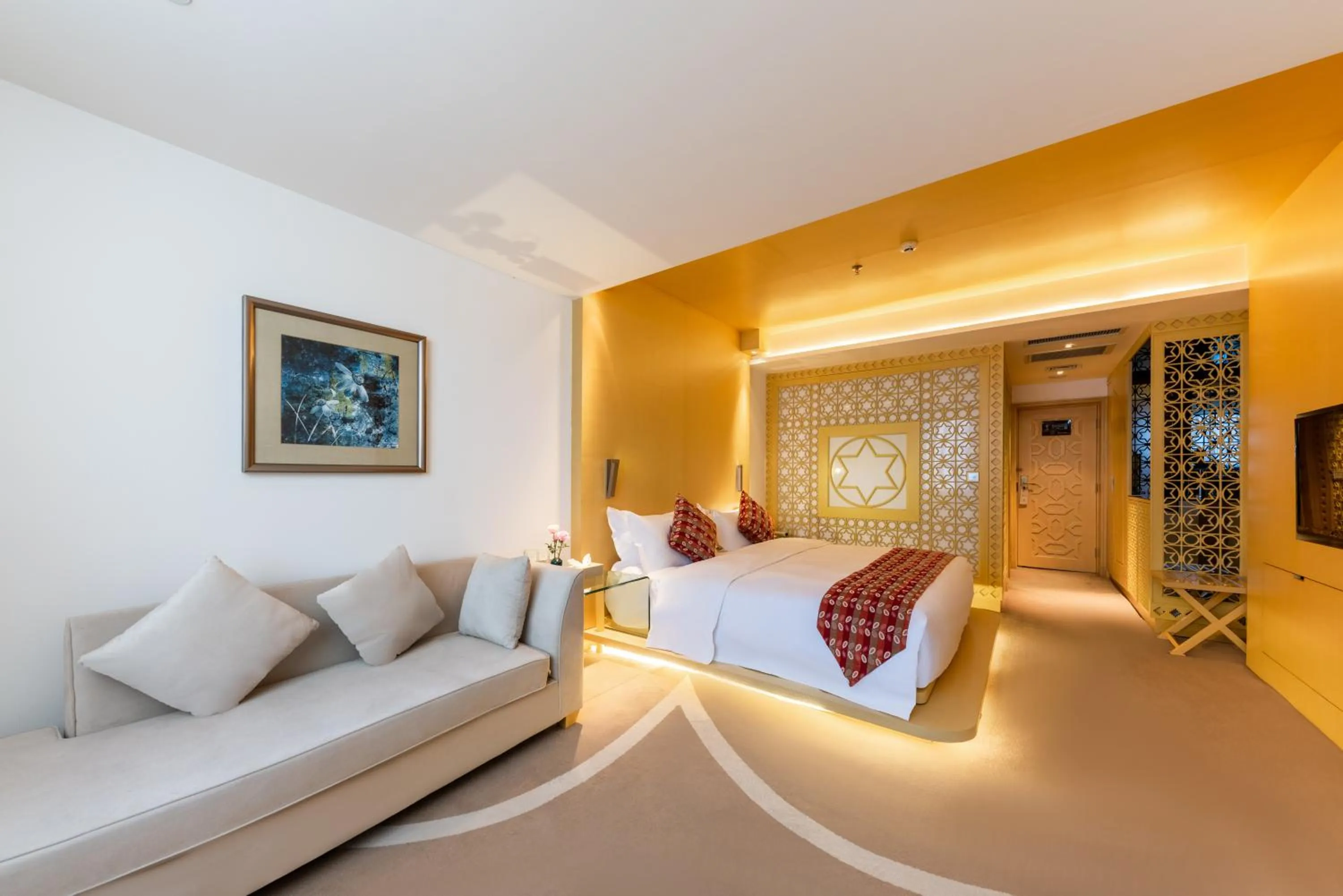 Photo of the whole room, Bed in Grand Mercure Hotel Hualing