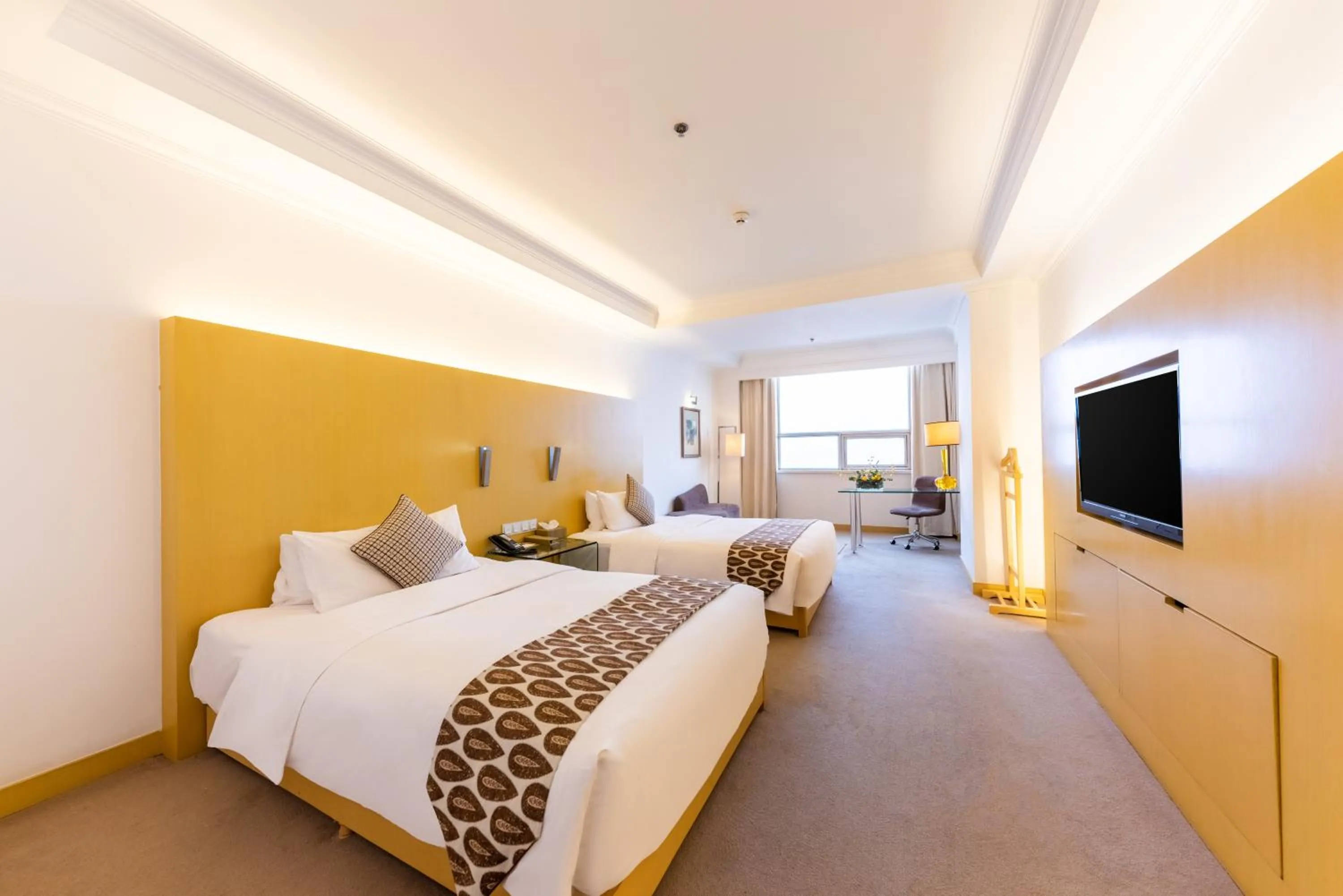 Photo of the whole room, Bed in Grand Mercure Hotel Hualing