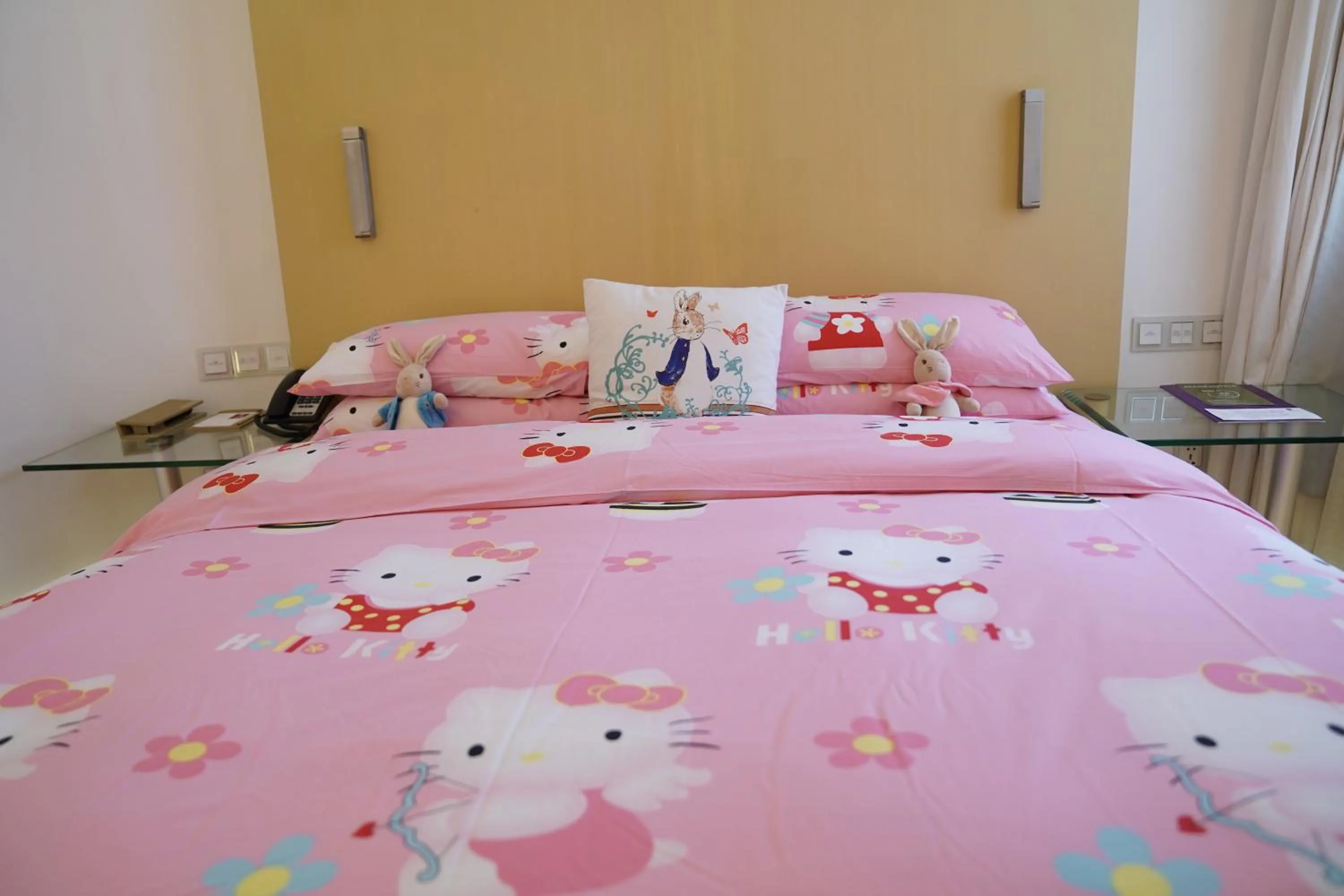 children, Bed in Grand Mercure Hotel Hualing