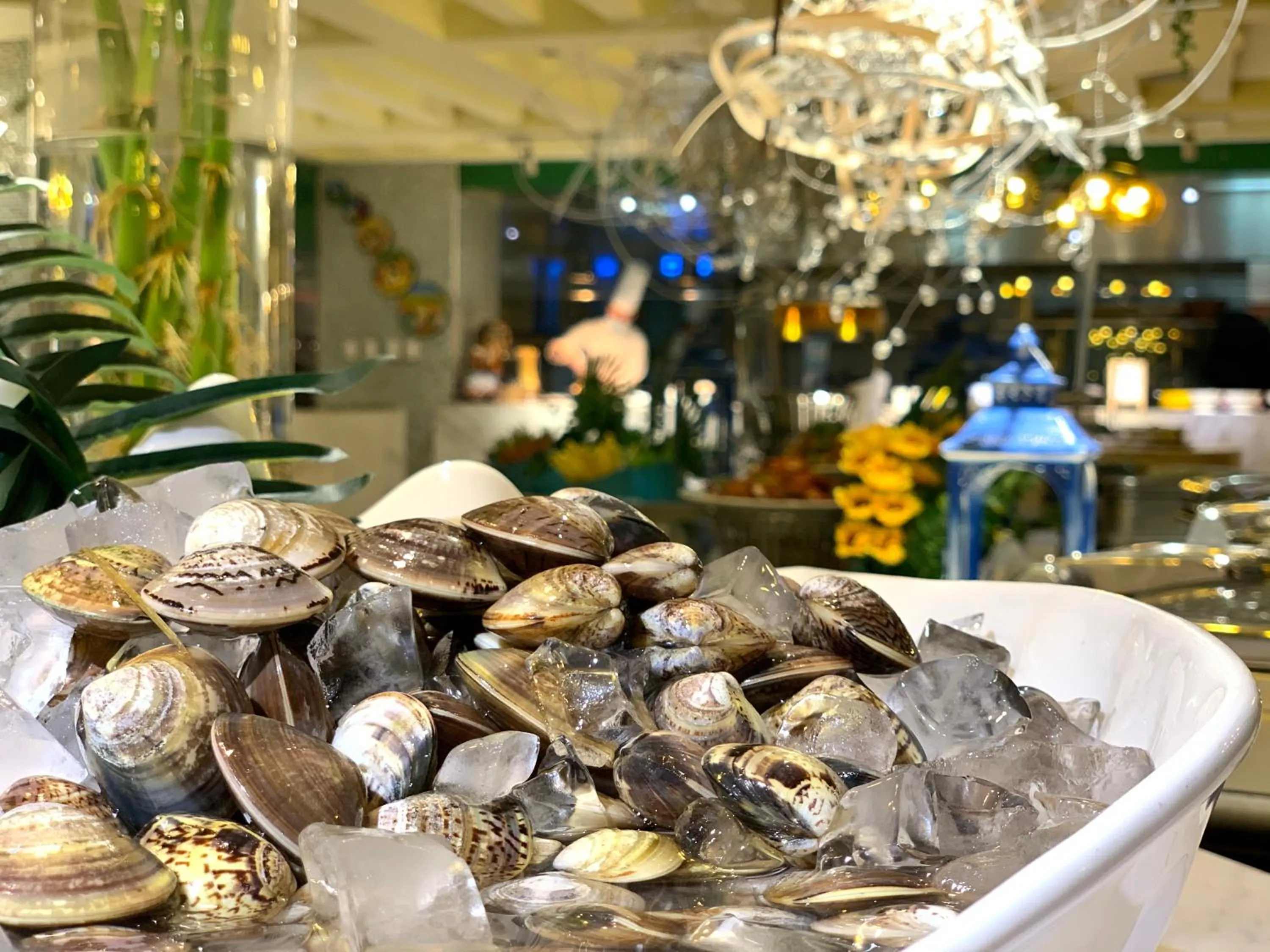 Buffet breakfast in Grand Mercure Hotel Hualing