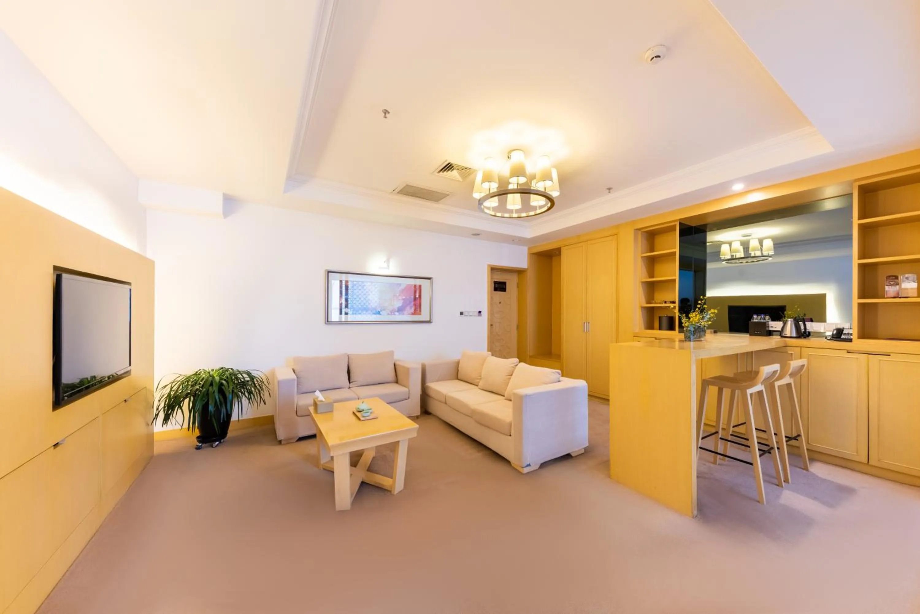 TV and multimedia in Grand Mercure Hotel Hualing