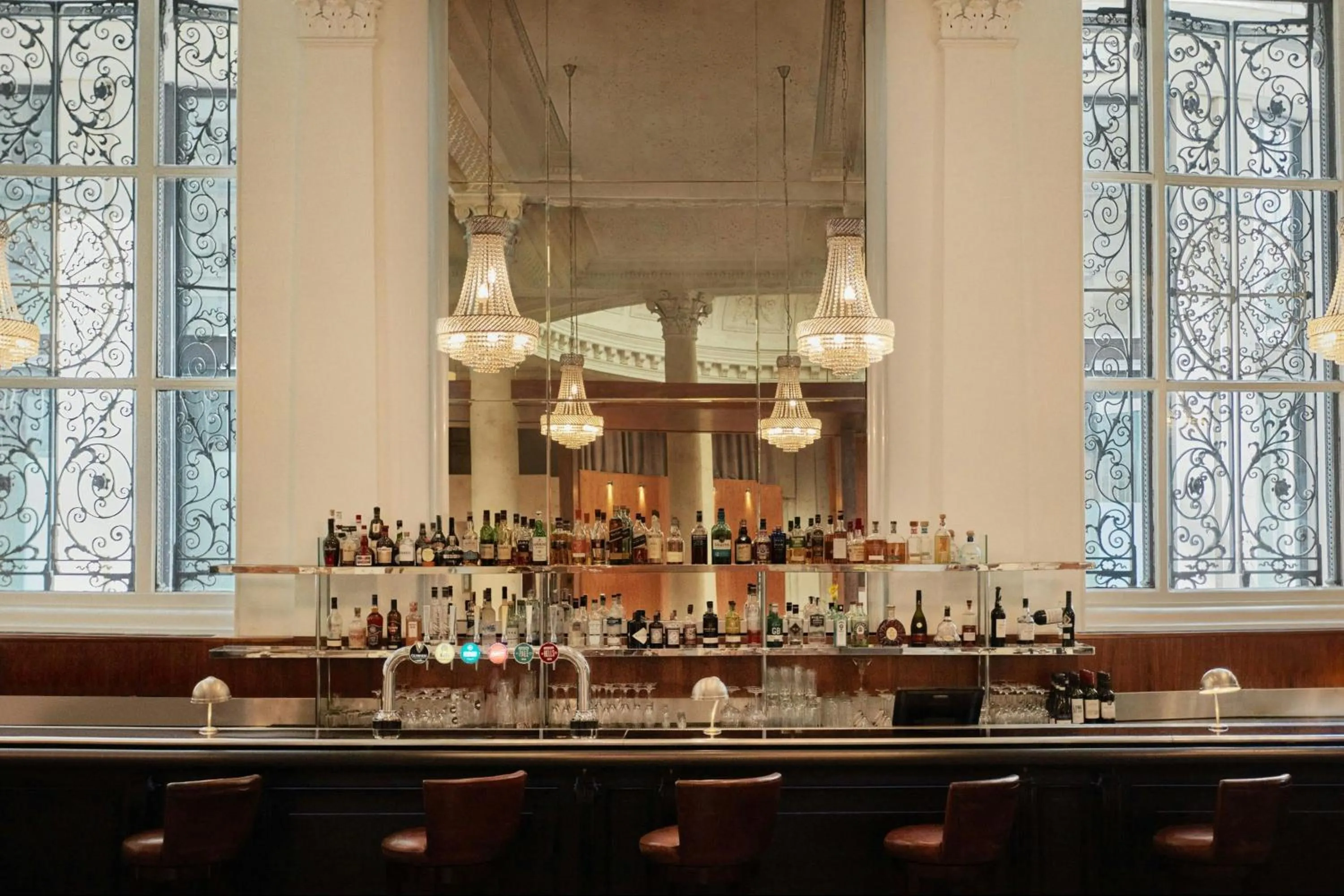 Lounge or bar in Threadneedles, Autograph Collection