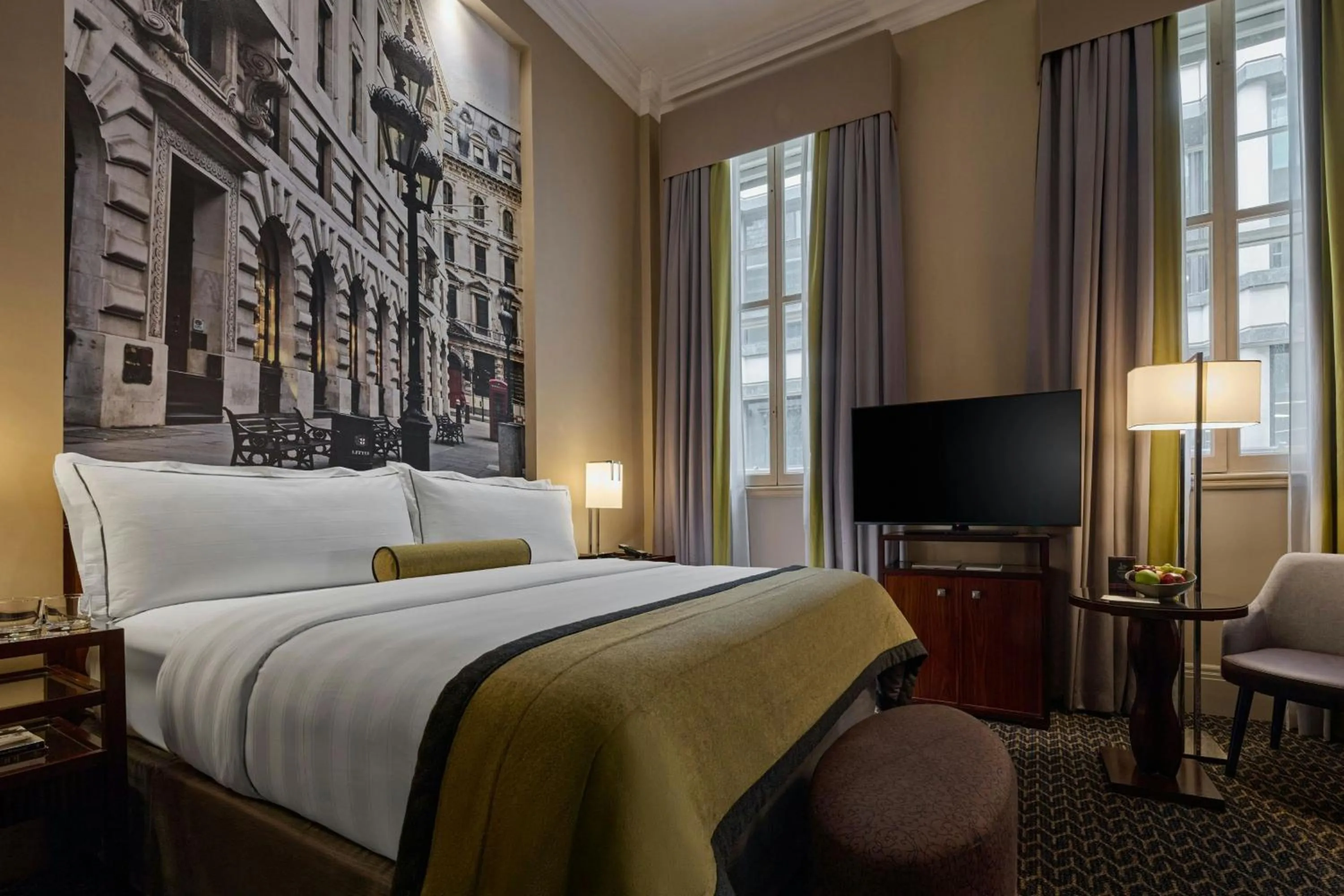 Photo of the whole room, Bed in Threadneedles, Autograph Collection