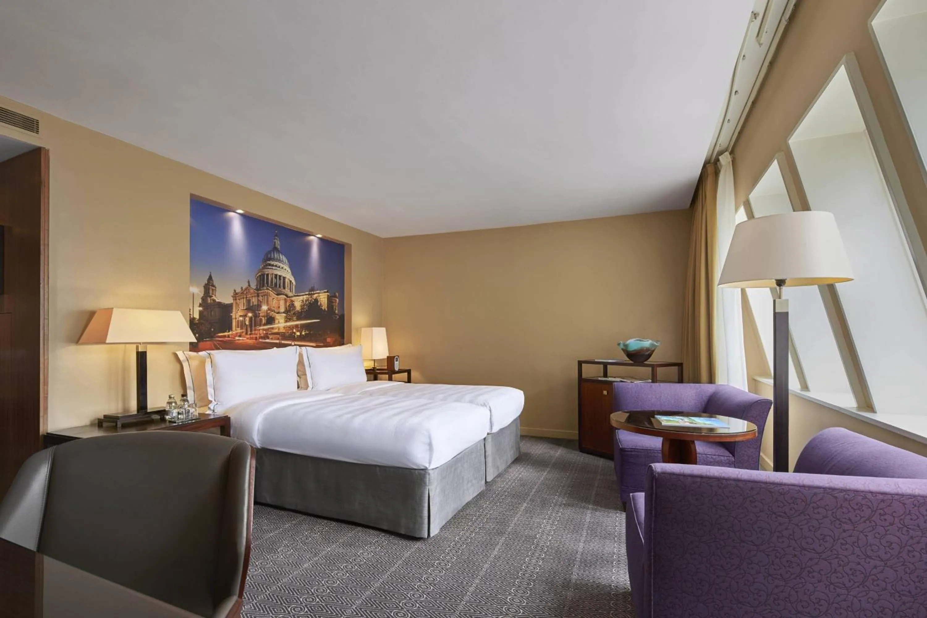 Photo of the whole room, Bed in Threadneedles, Autograph Collection