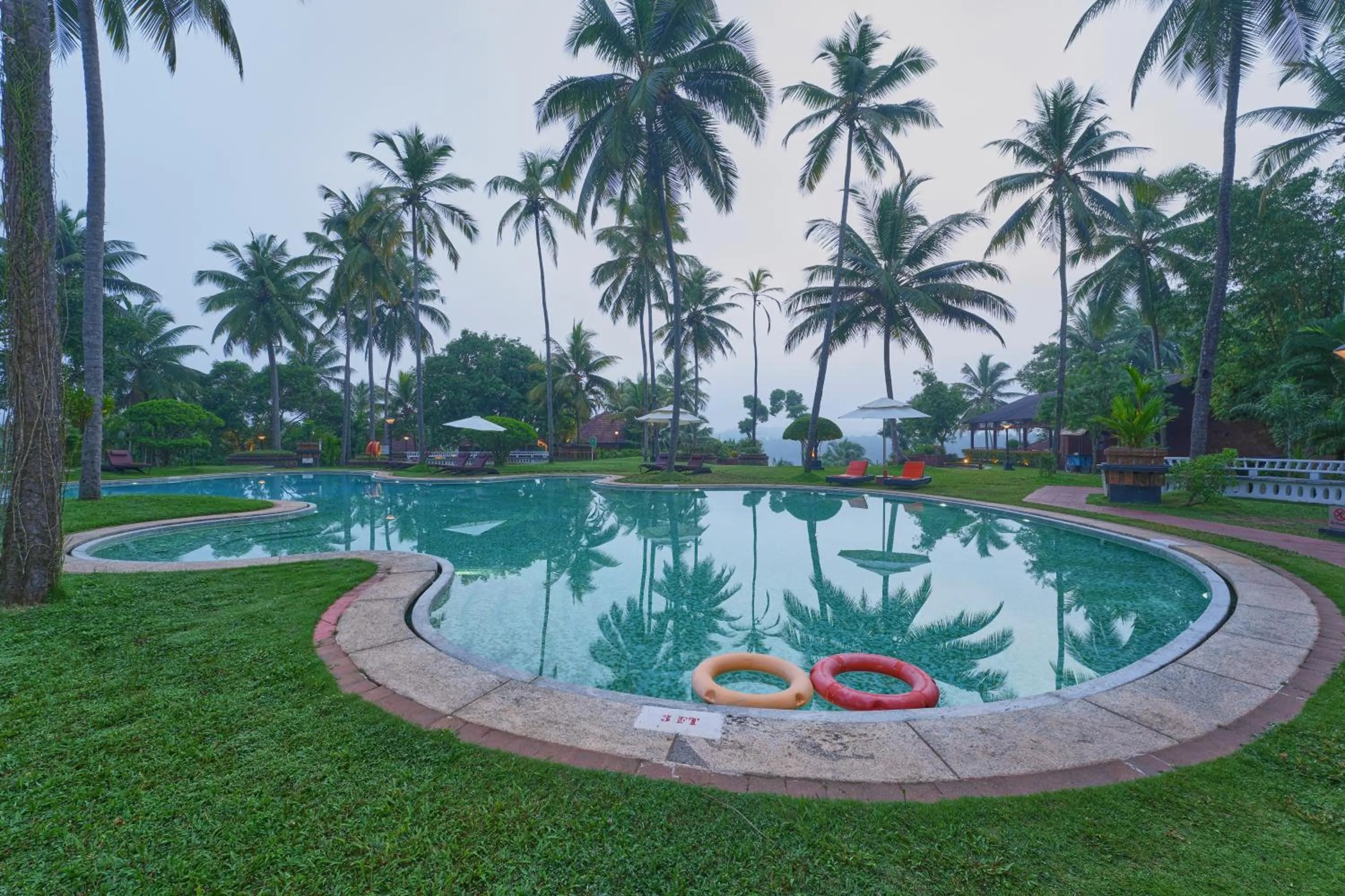 Swimming pool in The Raviz Kadavu, Kozhikode
