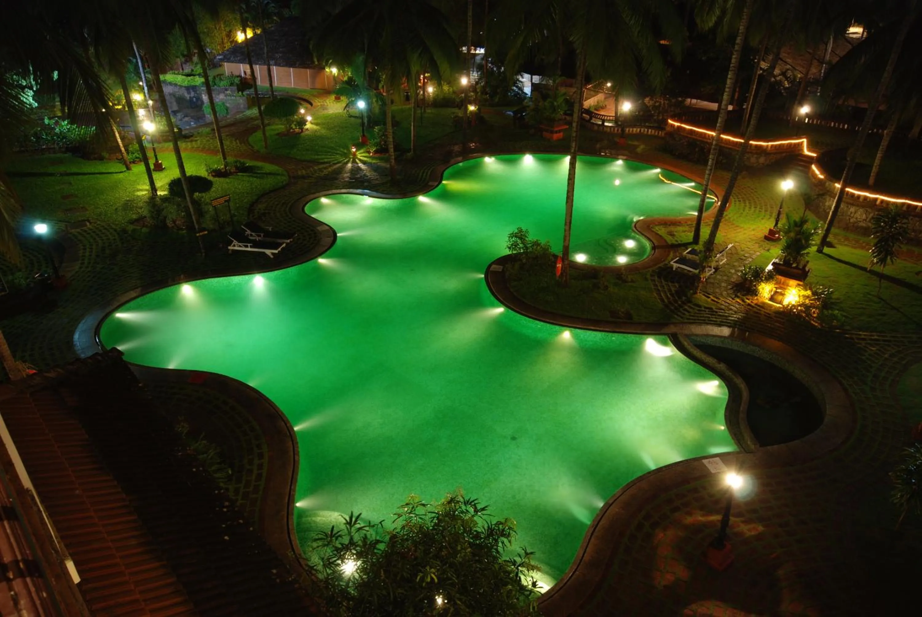 Swimming pool in The Raviz Kadavu, Kozhikode