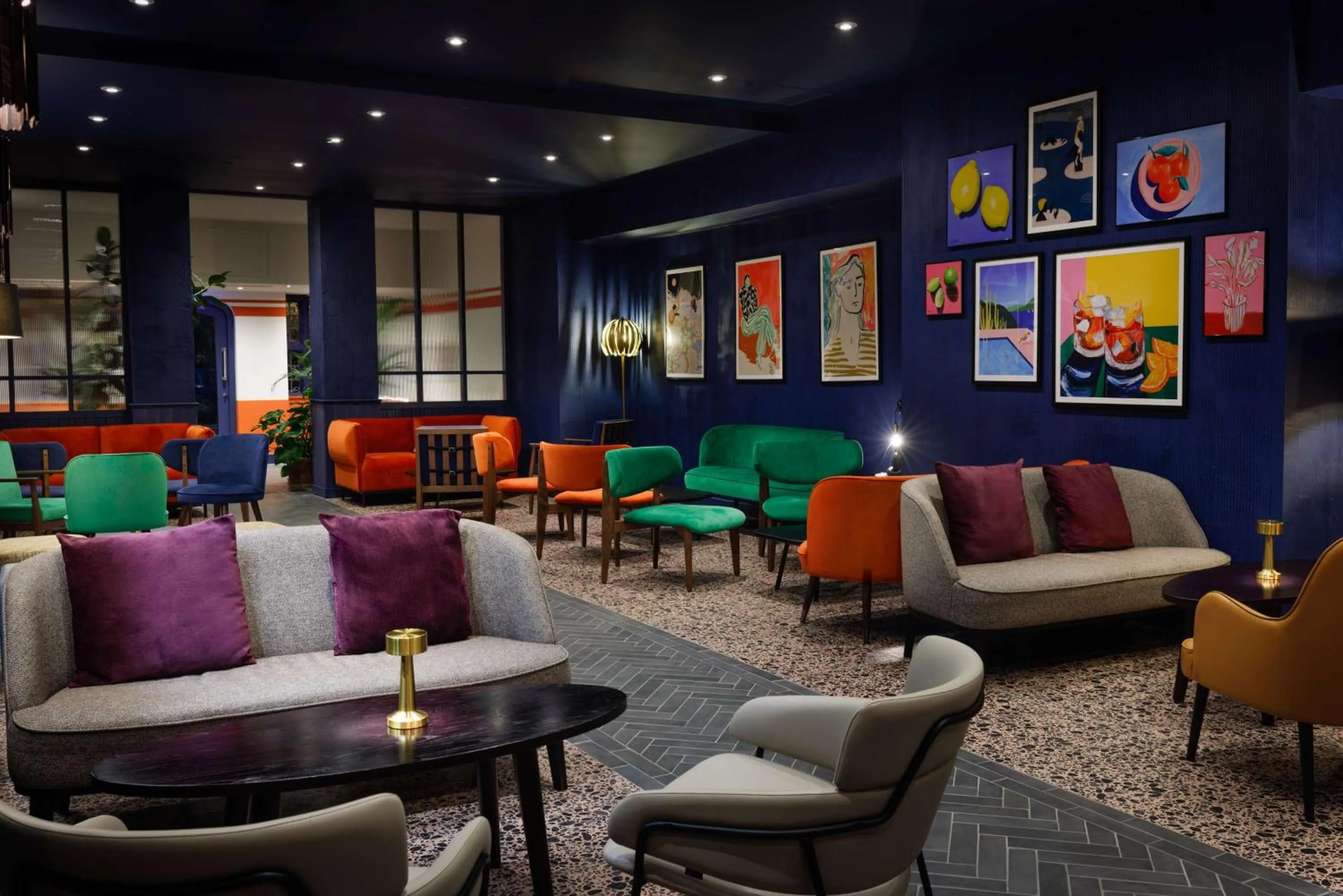 Lounge or bar in Hilton Cobham