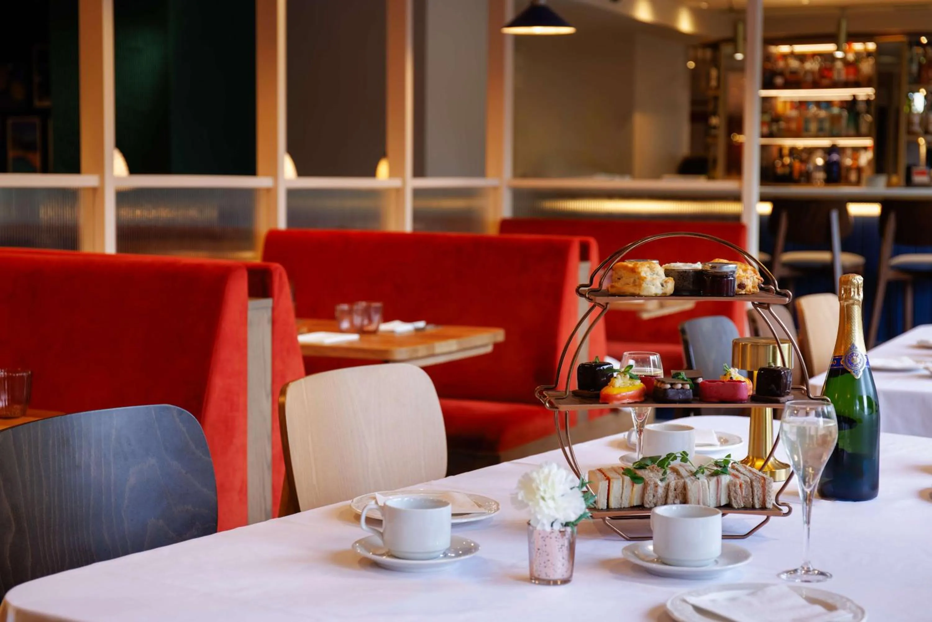 Restaurant/places to eat in Hilton Cobham