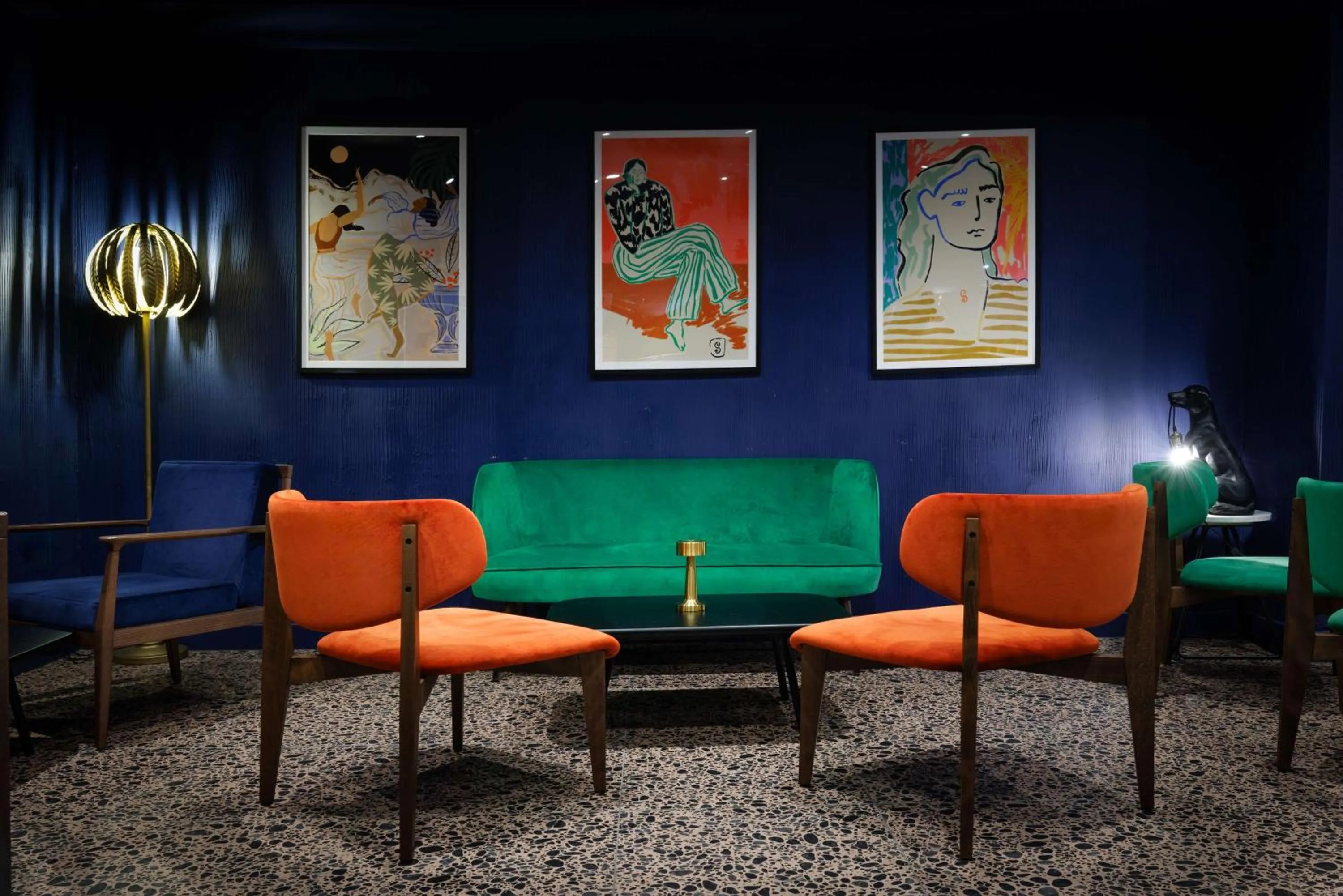 Lounge or bar in Hilton Cobham