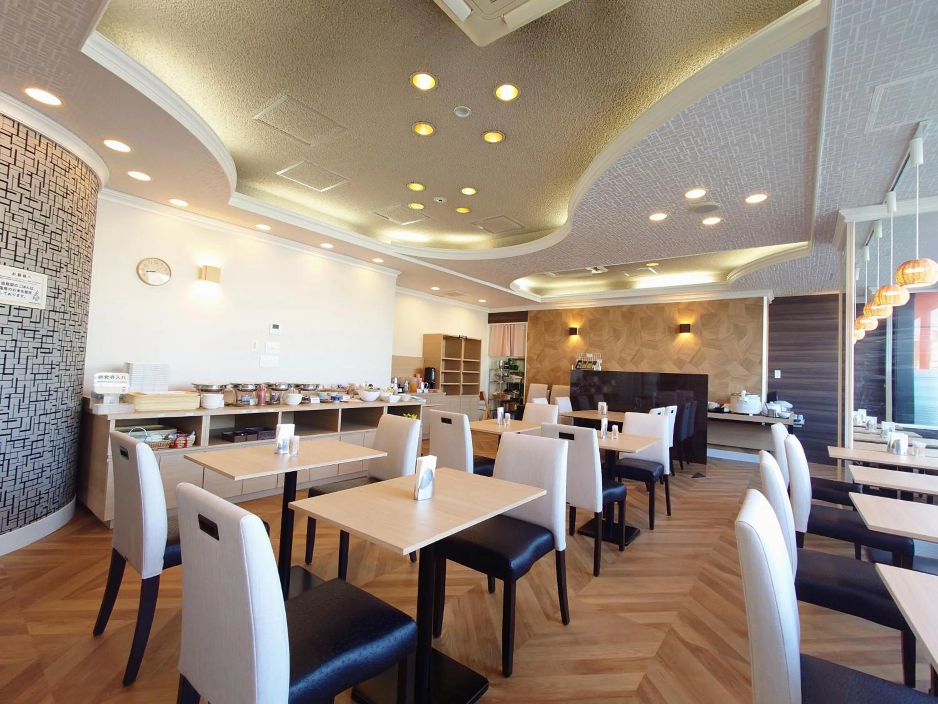 Restaurant/places to eat in APA Hotel Tonami Ekimae