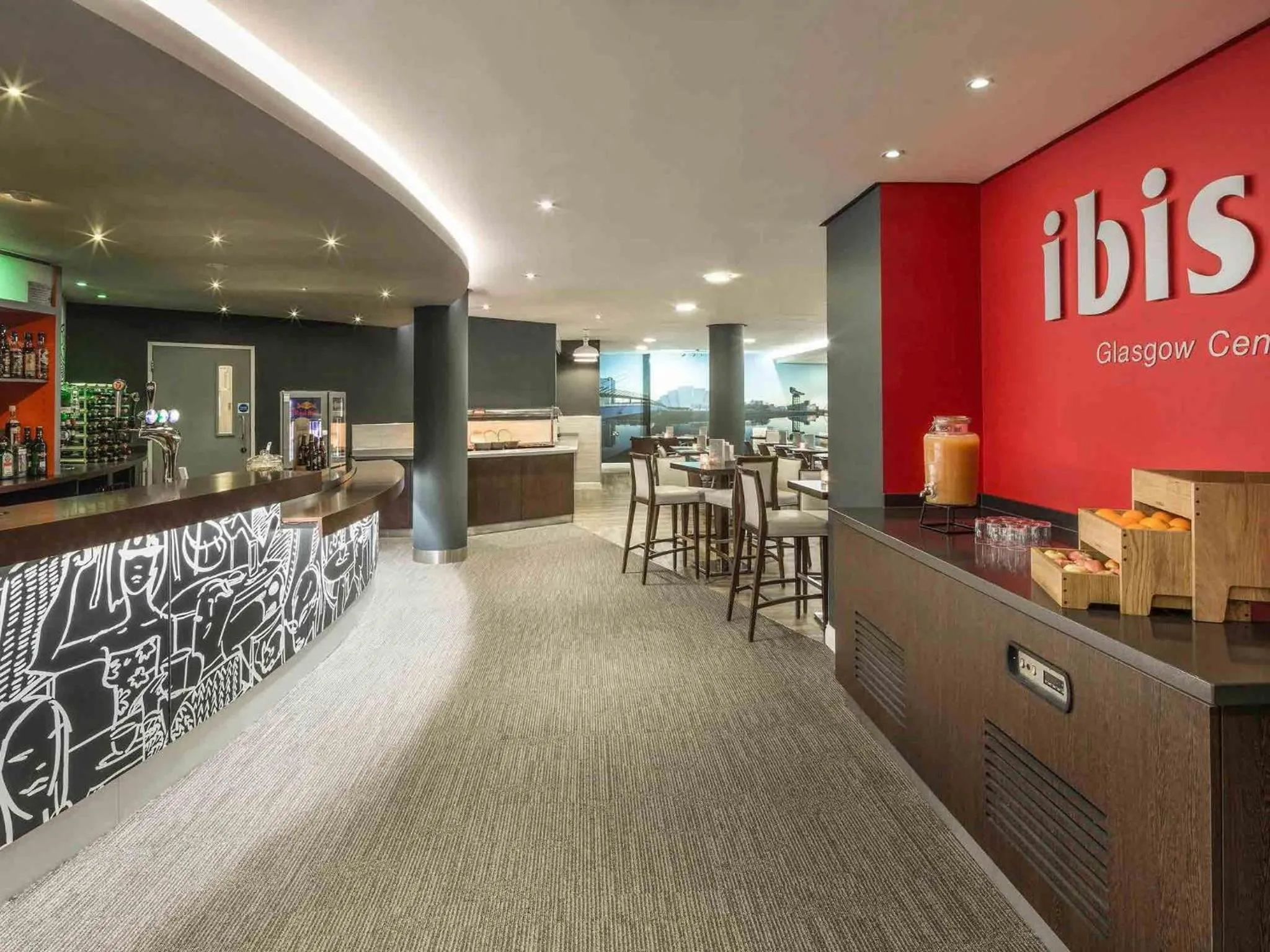 Lounge or bar in ibis Glasgow City Centre – Sauchiehall St