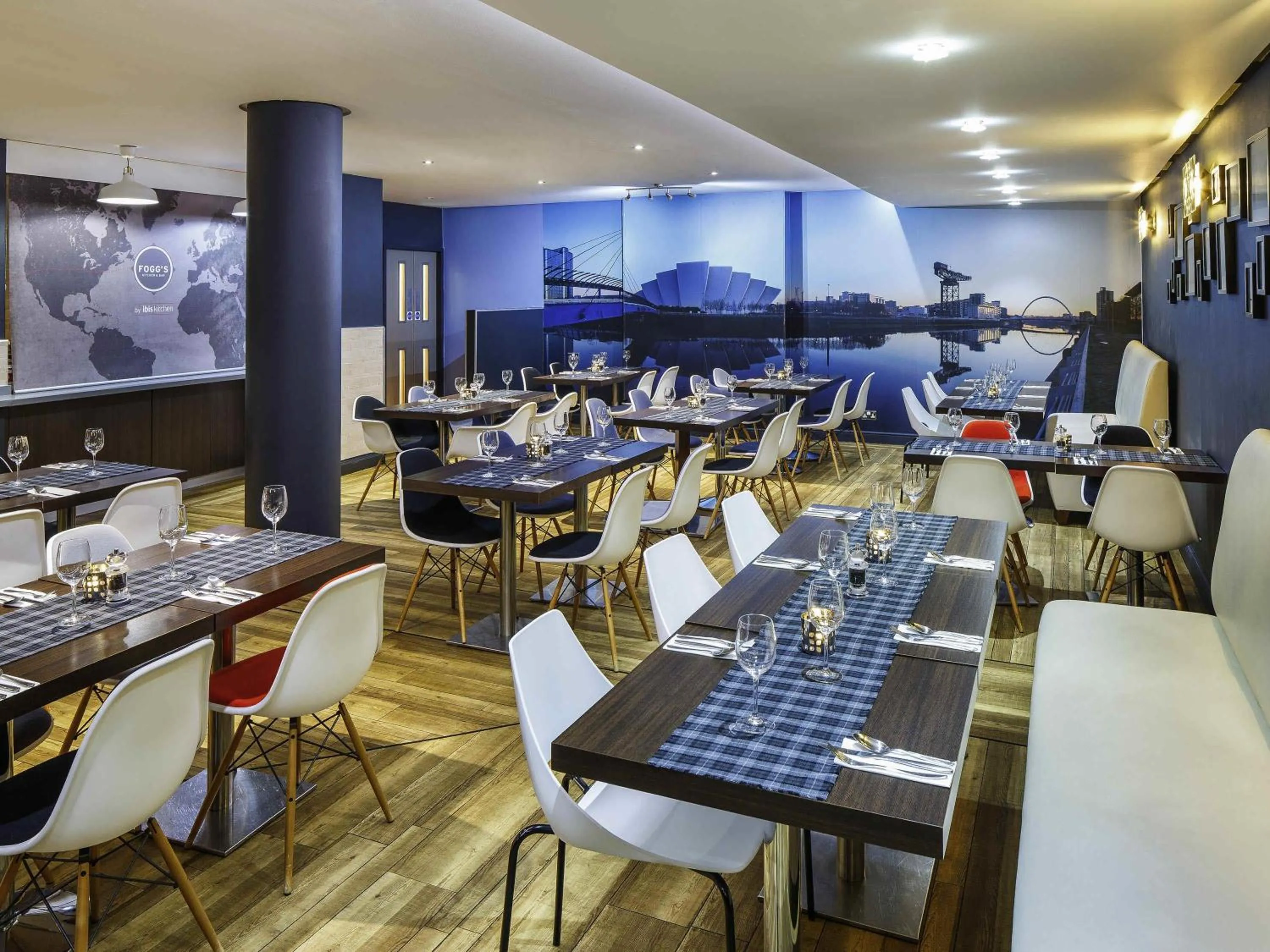 Lounge or bar in ibis Glasgow City Centre – Sauchiehall St