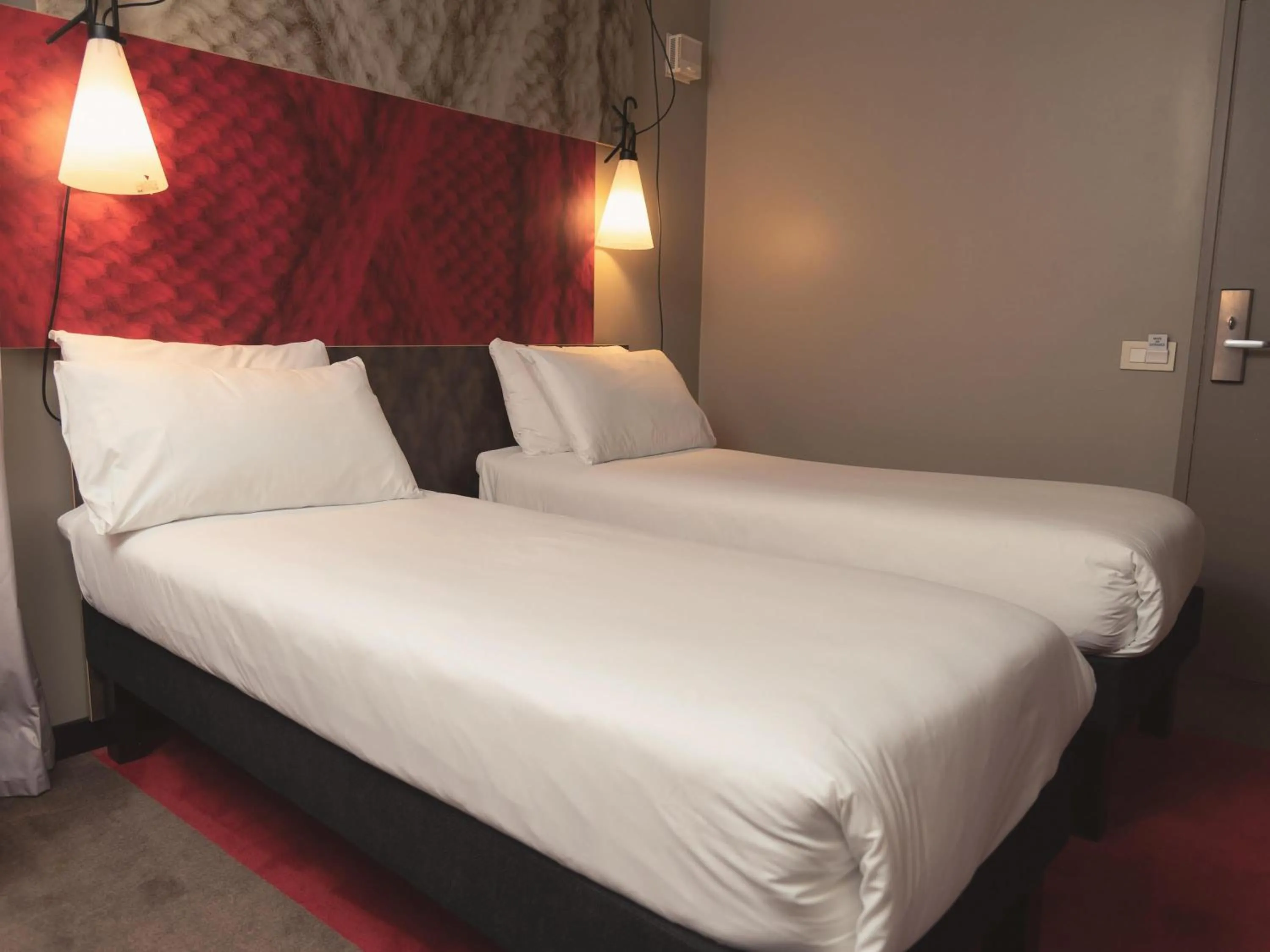 Bedroom, Bed in ibis Glasgow City Centre – Sauchiehall St