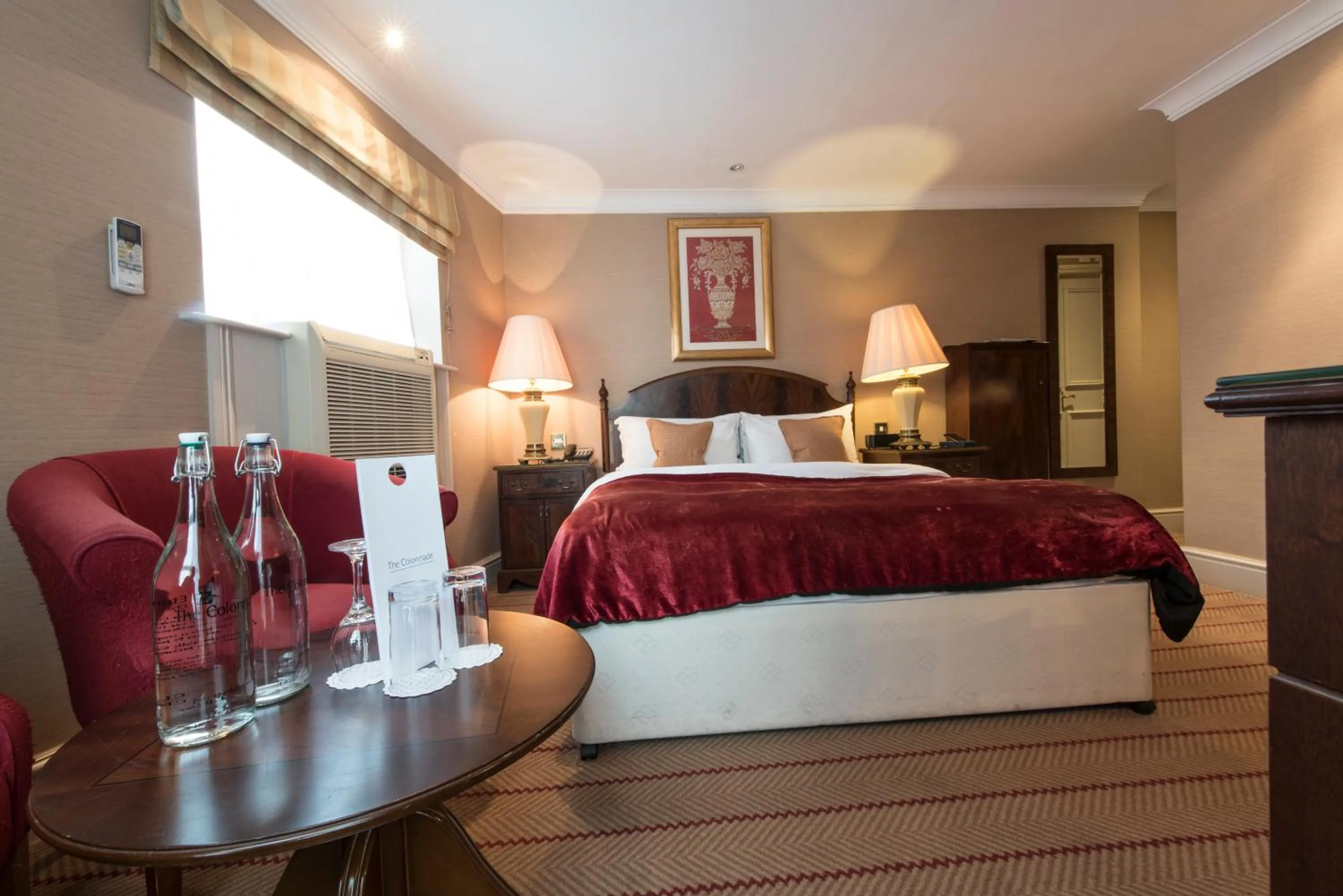 Photo of the whole room in The Colonnade