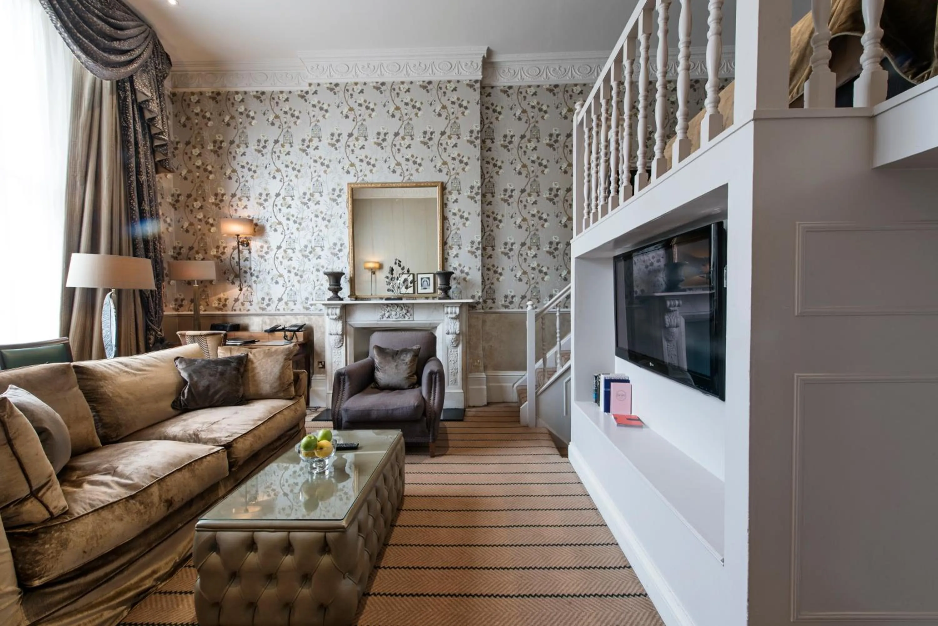 TV and multimedia in The Colonnade