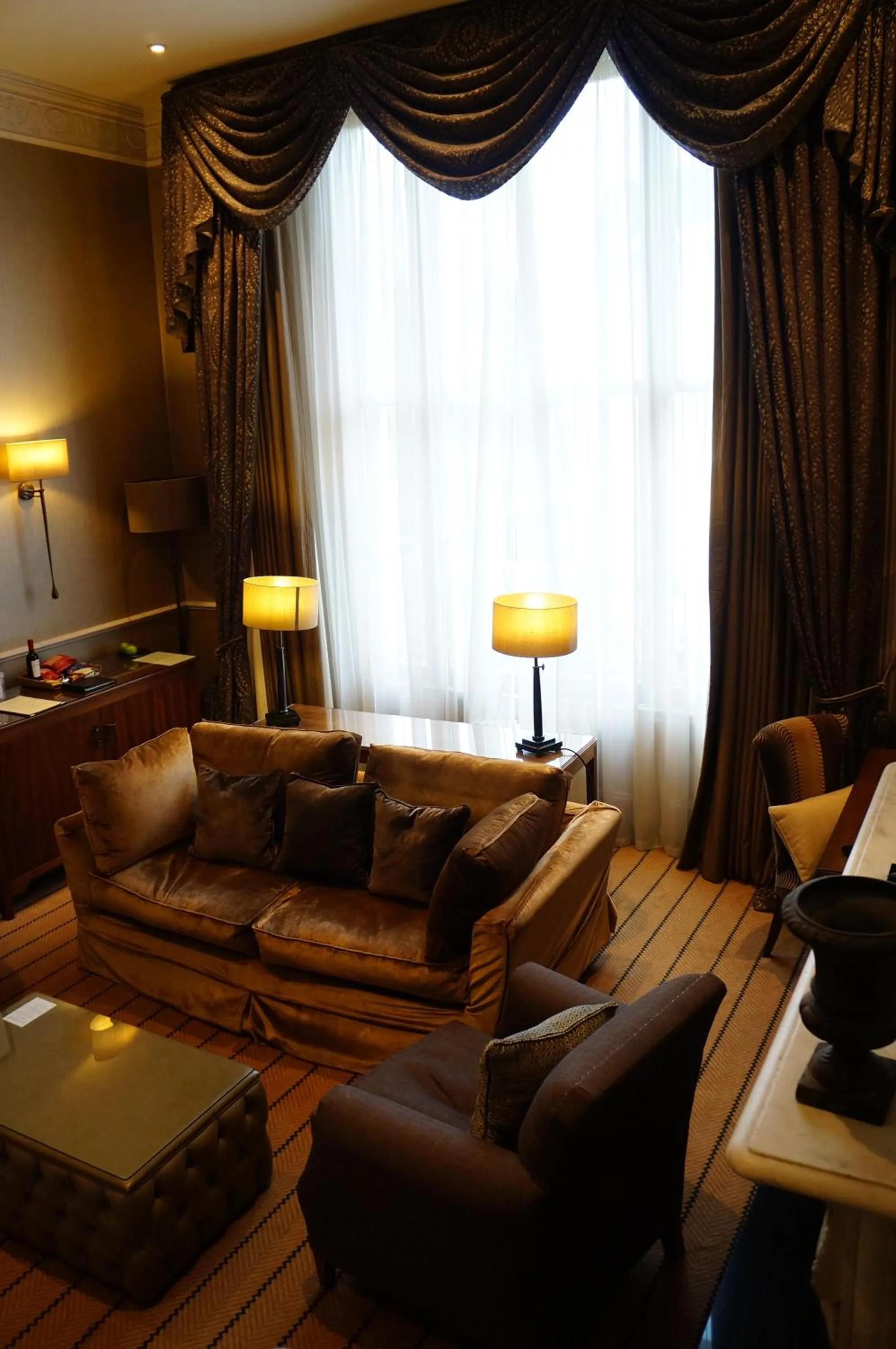 Lounge or bar in The Colonnade