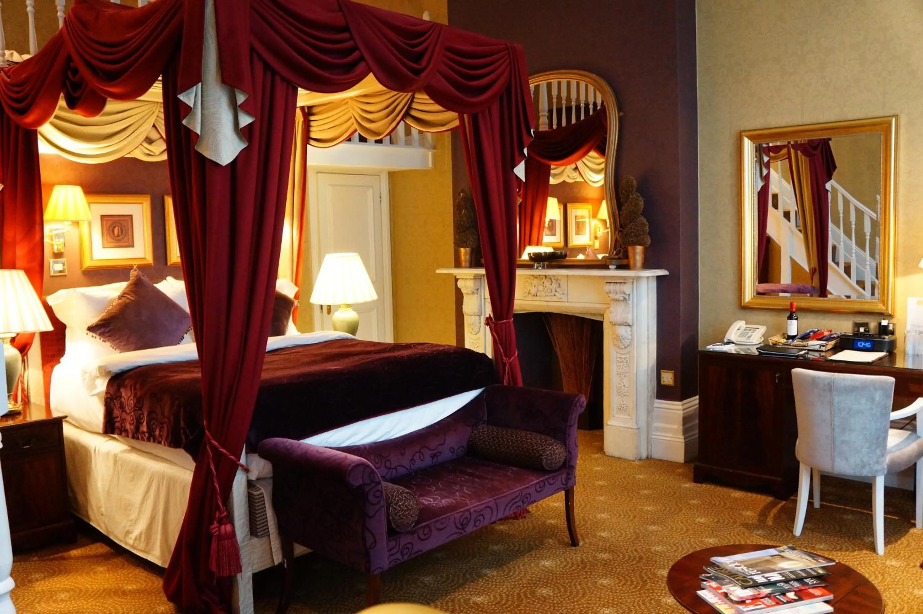 Photo of the whole room in The Colonnade