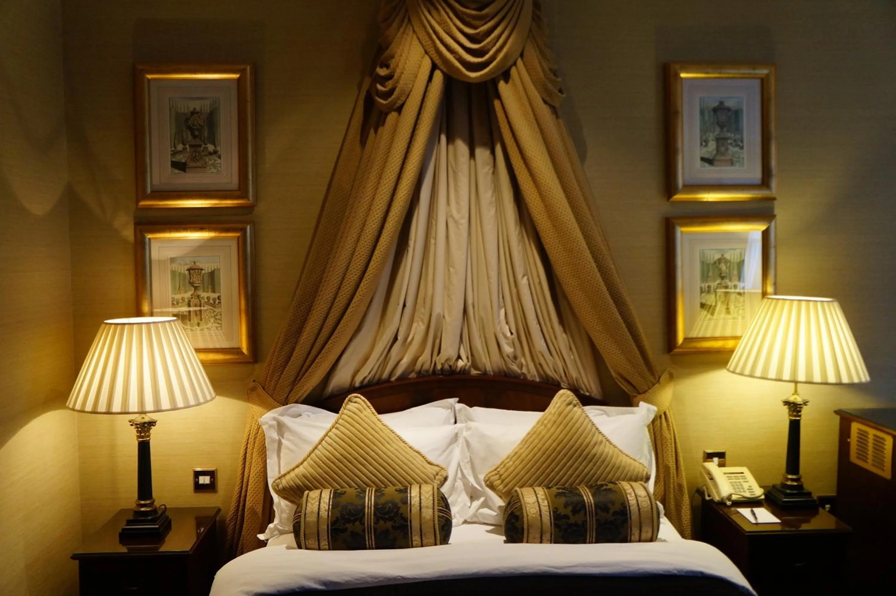 Bed in The Colonnade