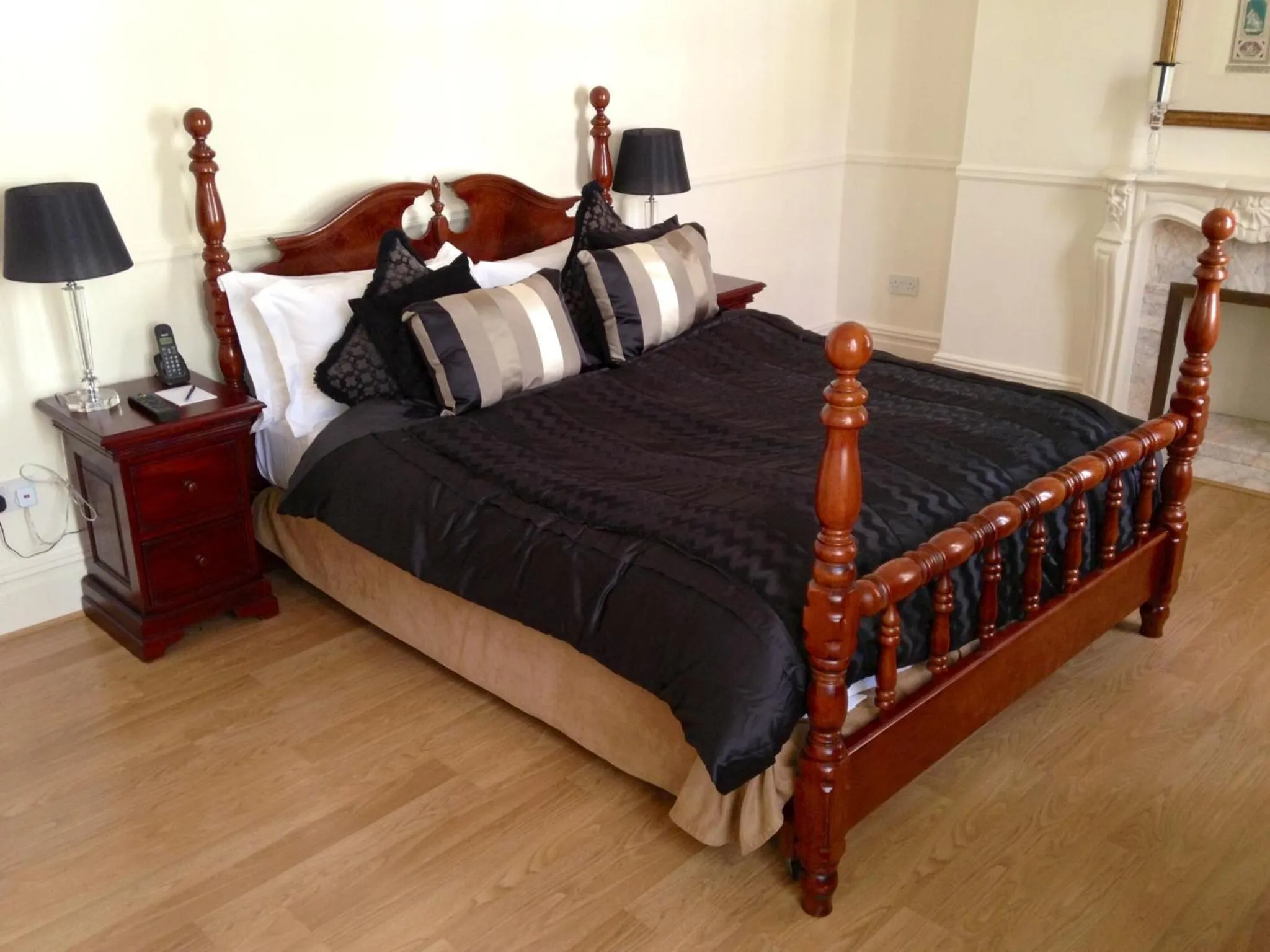 Bedroom in The Colonnade