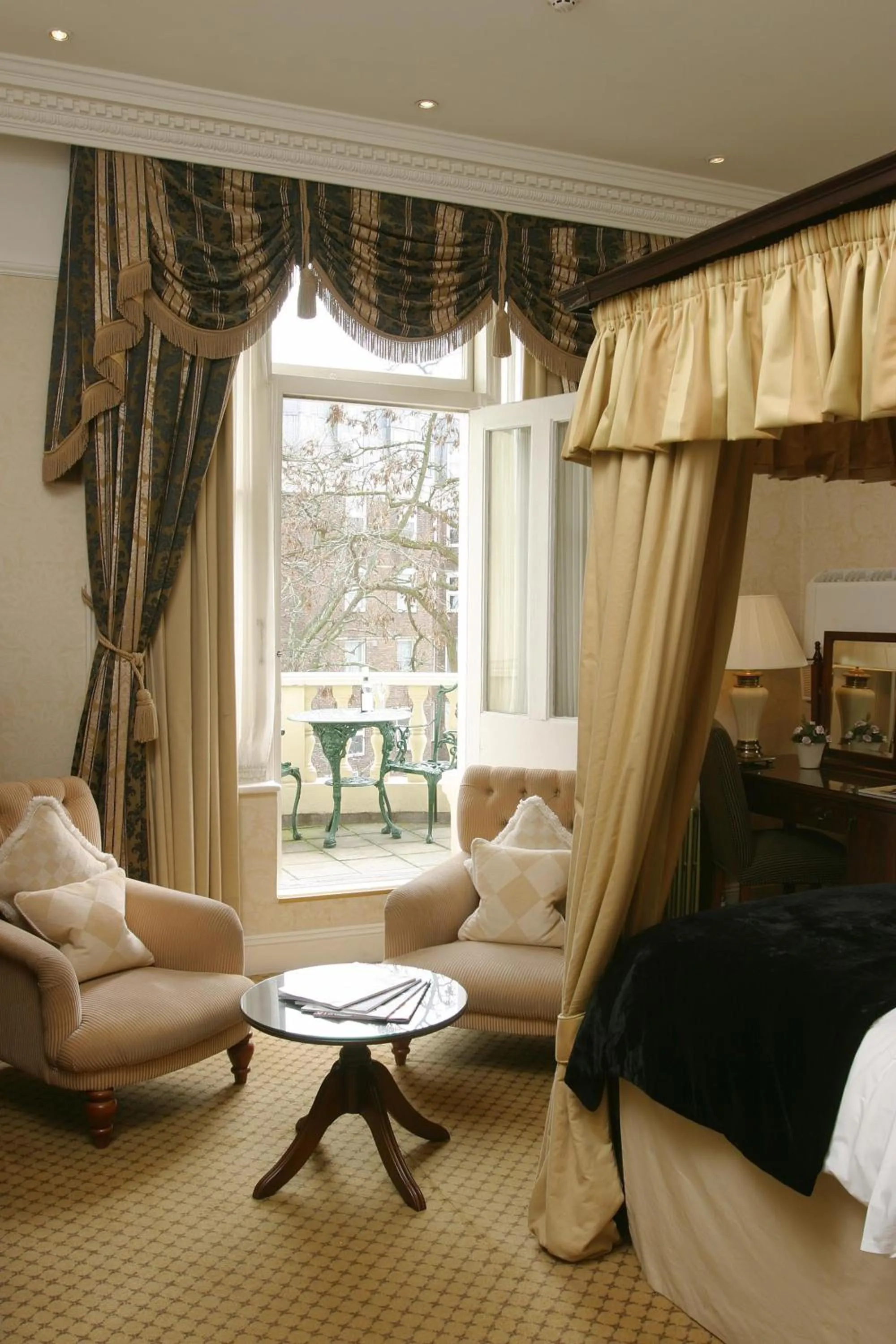 Bedroom in The Colonnade