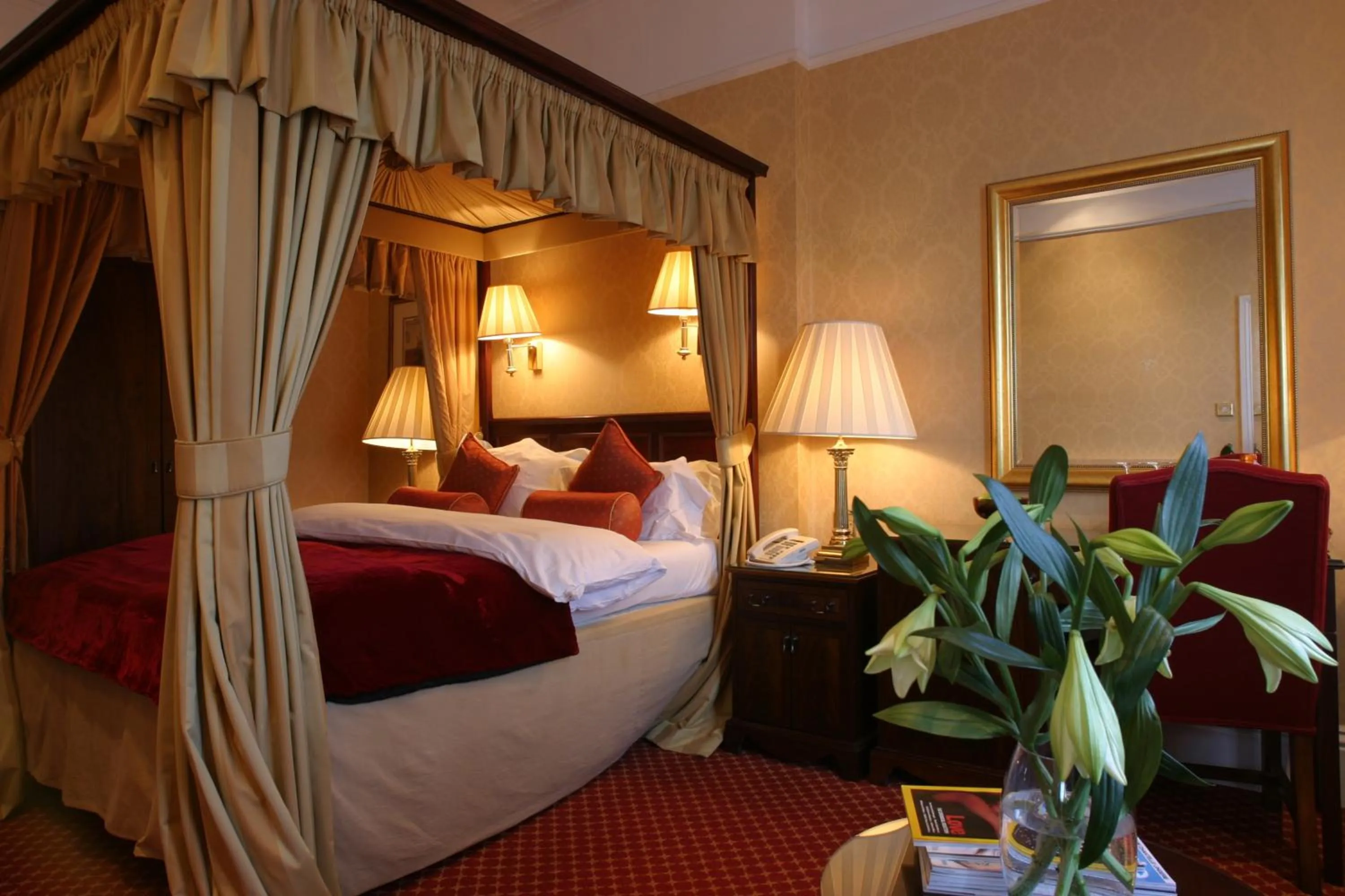 Bedroom in The Colonnade