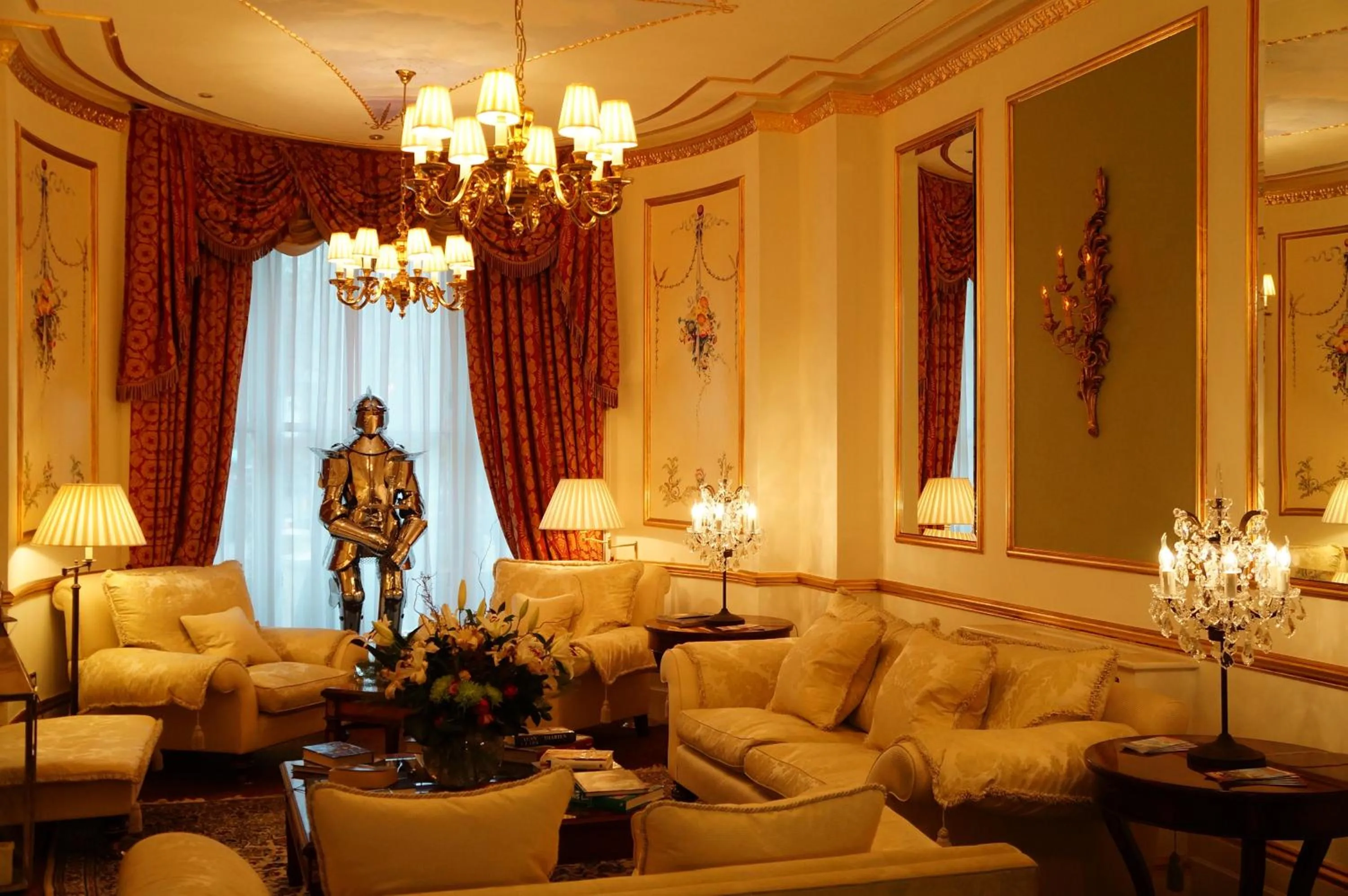 Lounge or bar in The Colonnade