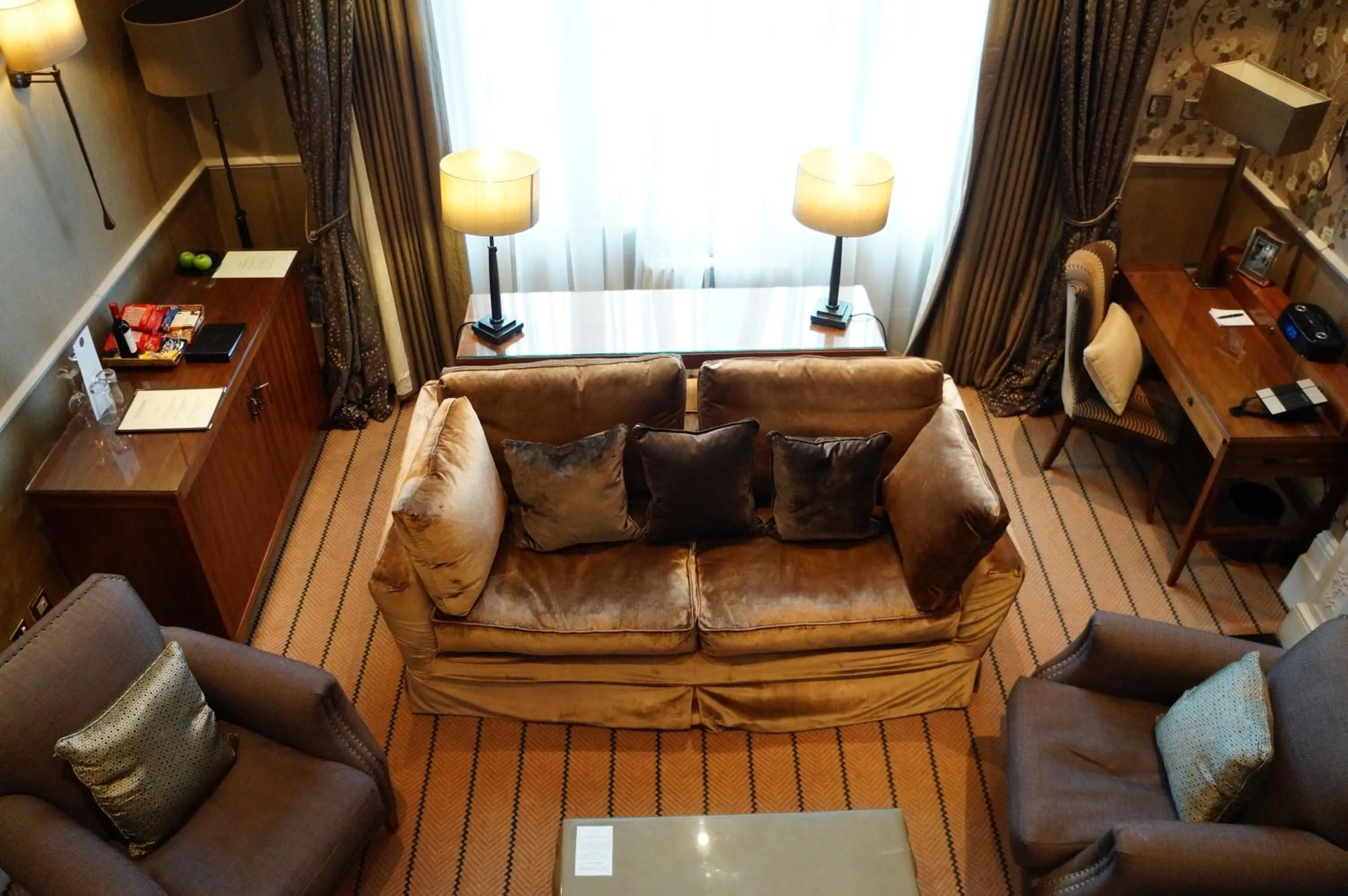 Lounge or bar in The Colonnade