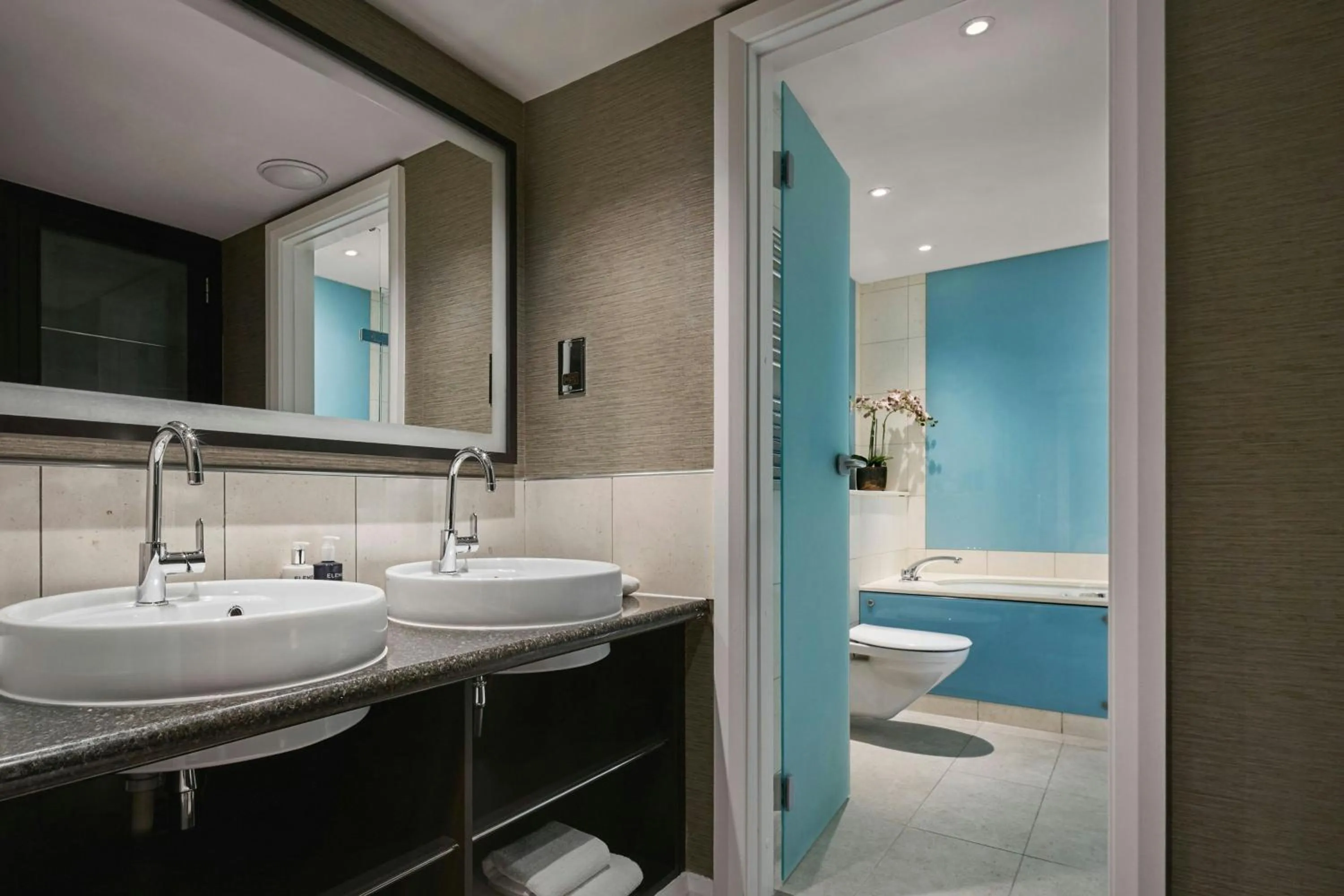 Photo of the whole room in The Glasshouse, Autograph Collection